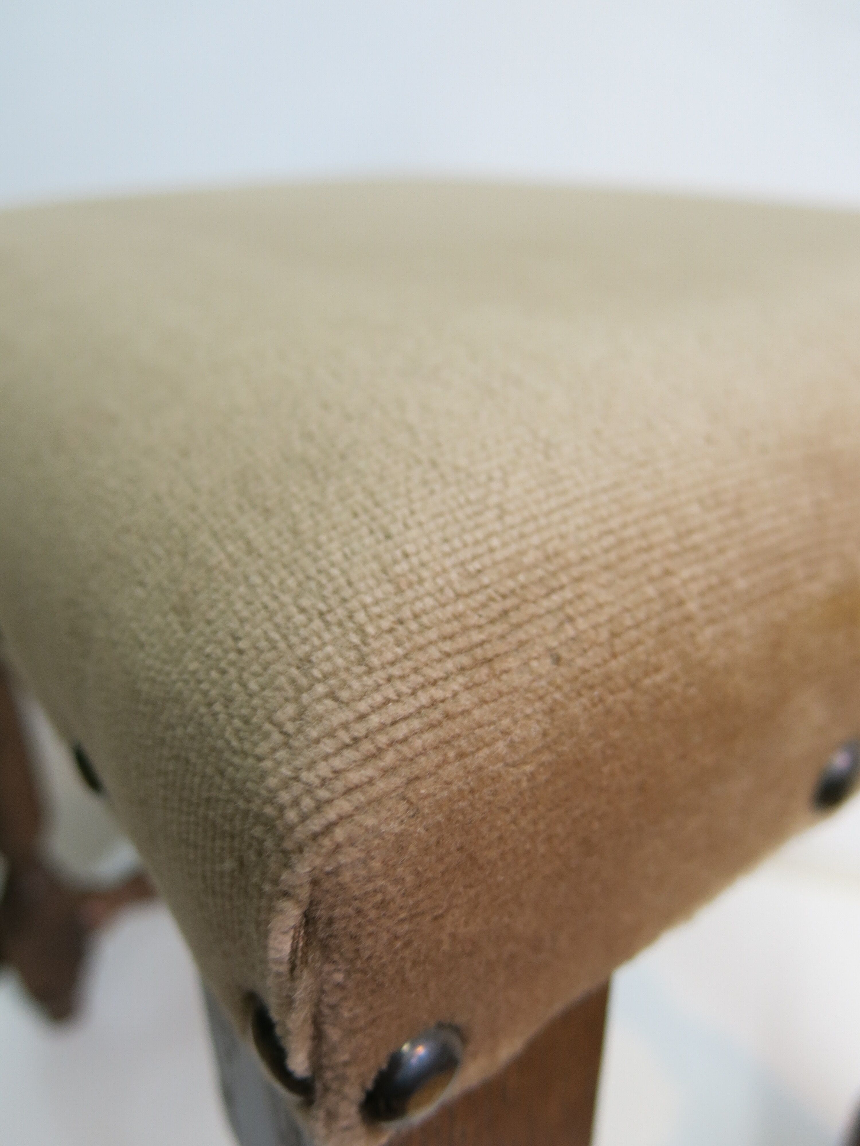 Footrest in solid wood and velvet