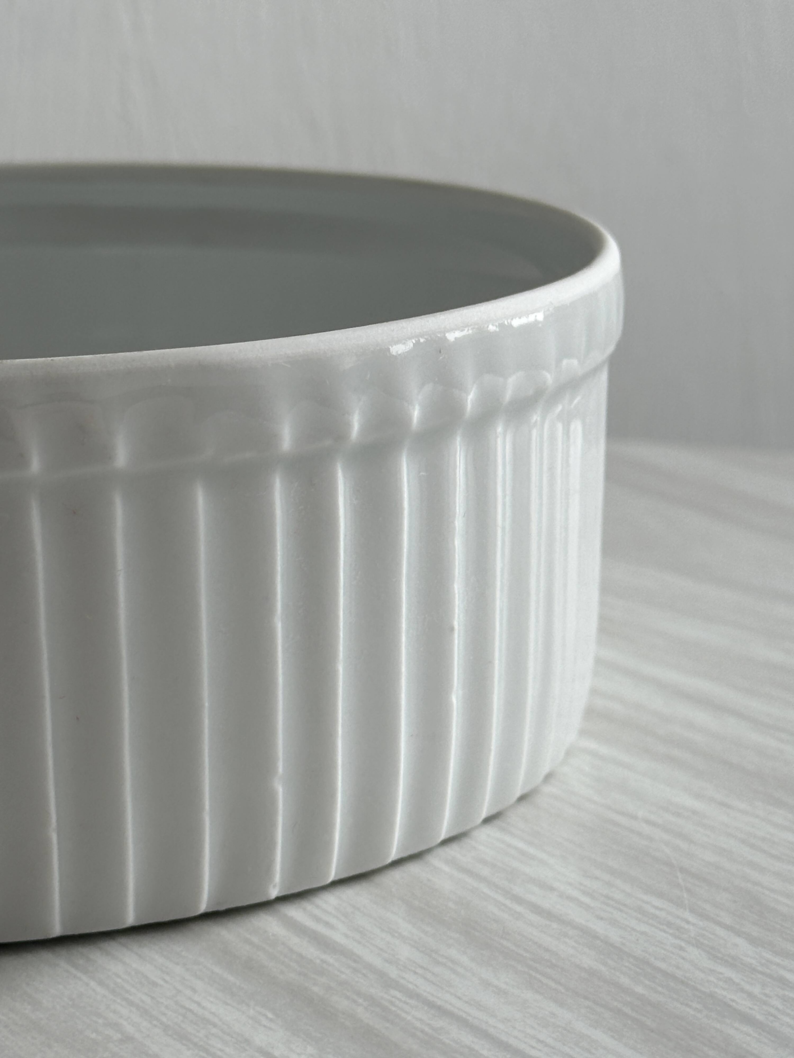 Pillivuyt white hollow dish, white porcelain dish, pie dish.