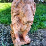 Paire de lion de jardin en terre cuite ancien