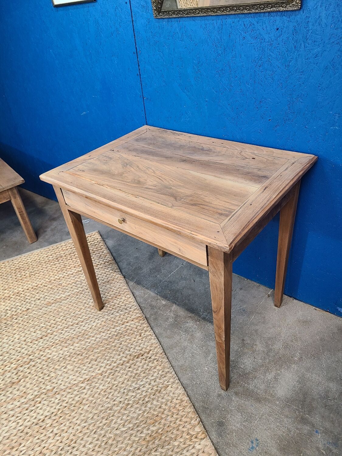 Side truss table