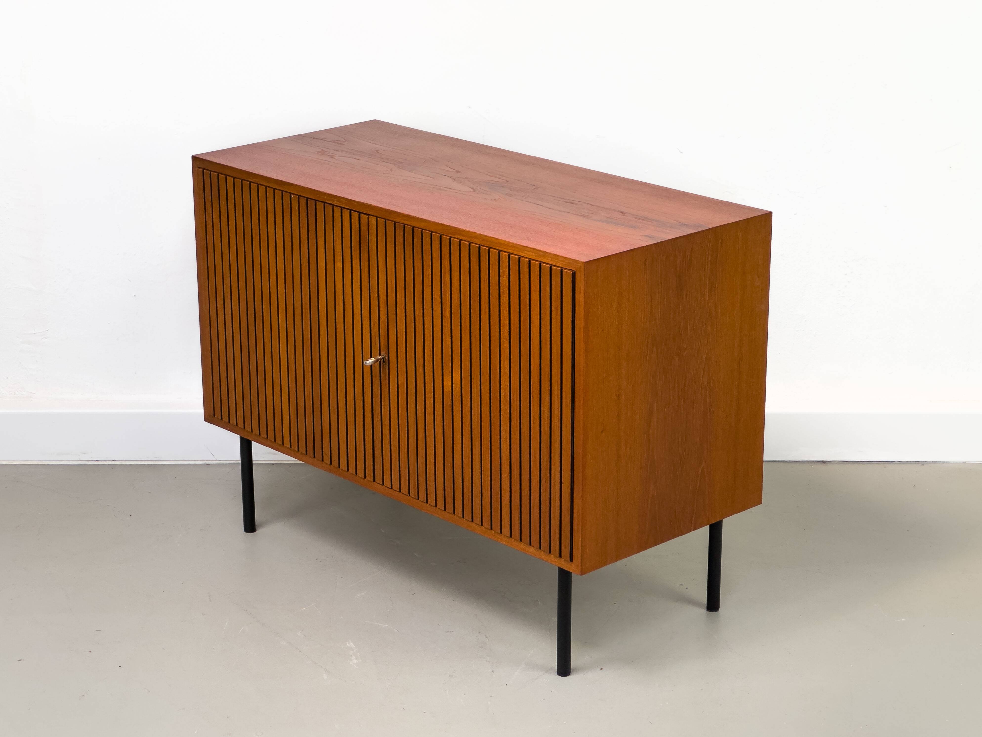 Buffet en teck du milieu du siècle, années 1960