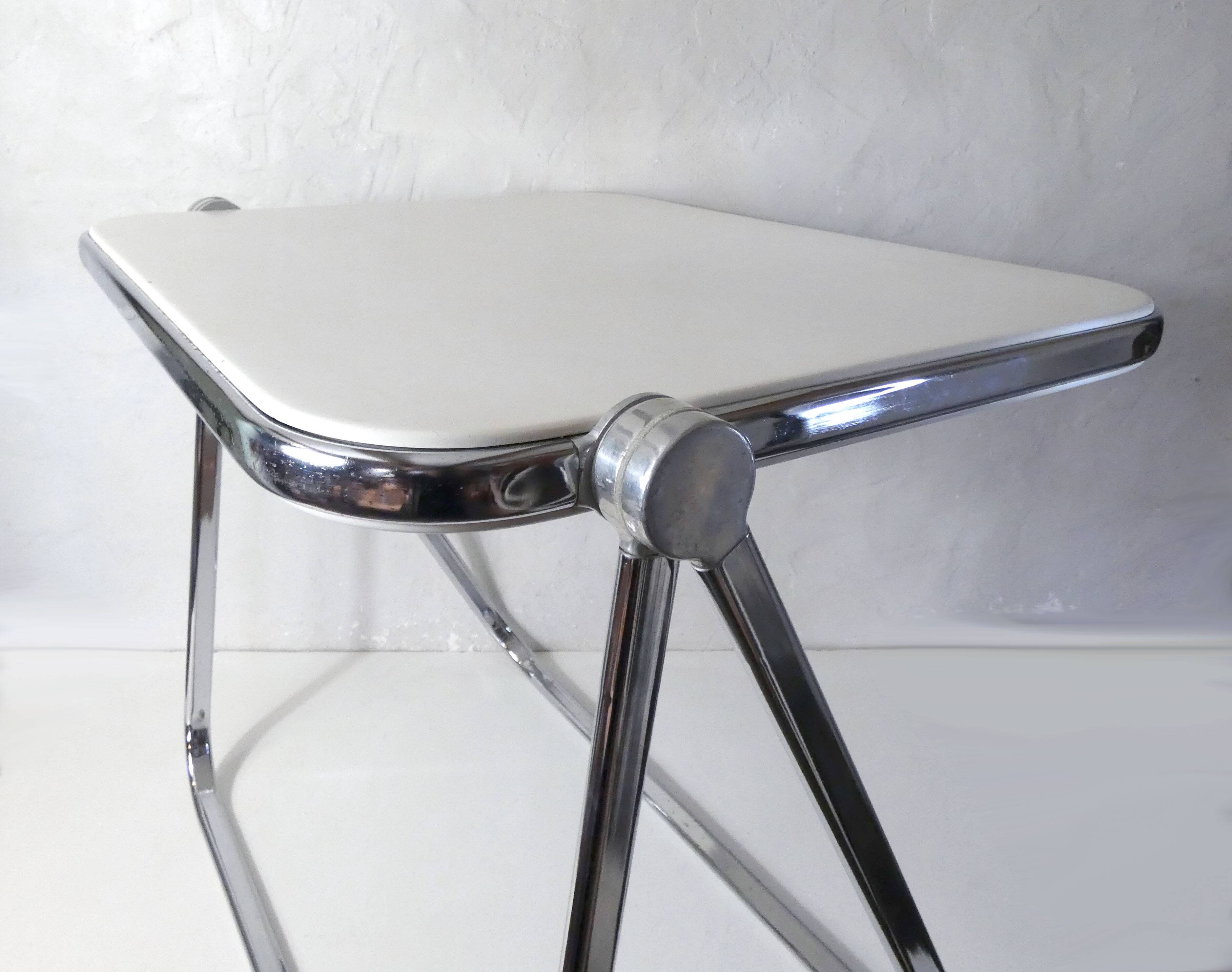 plato folding table by Giancarlo Piretti for Anonima Castelli Italy 1970