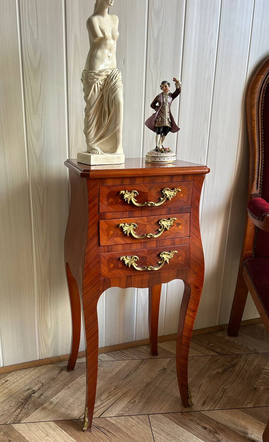 Small 19th-century chest of drawers