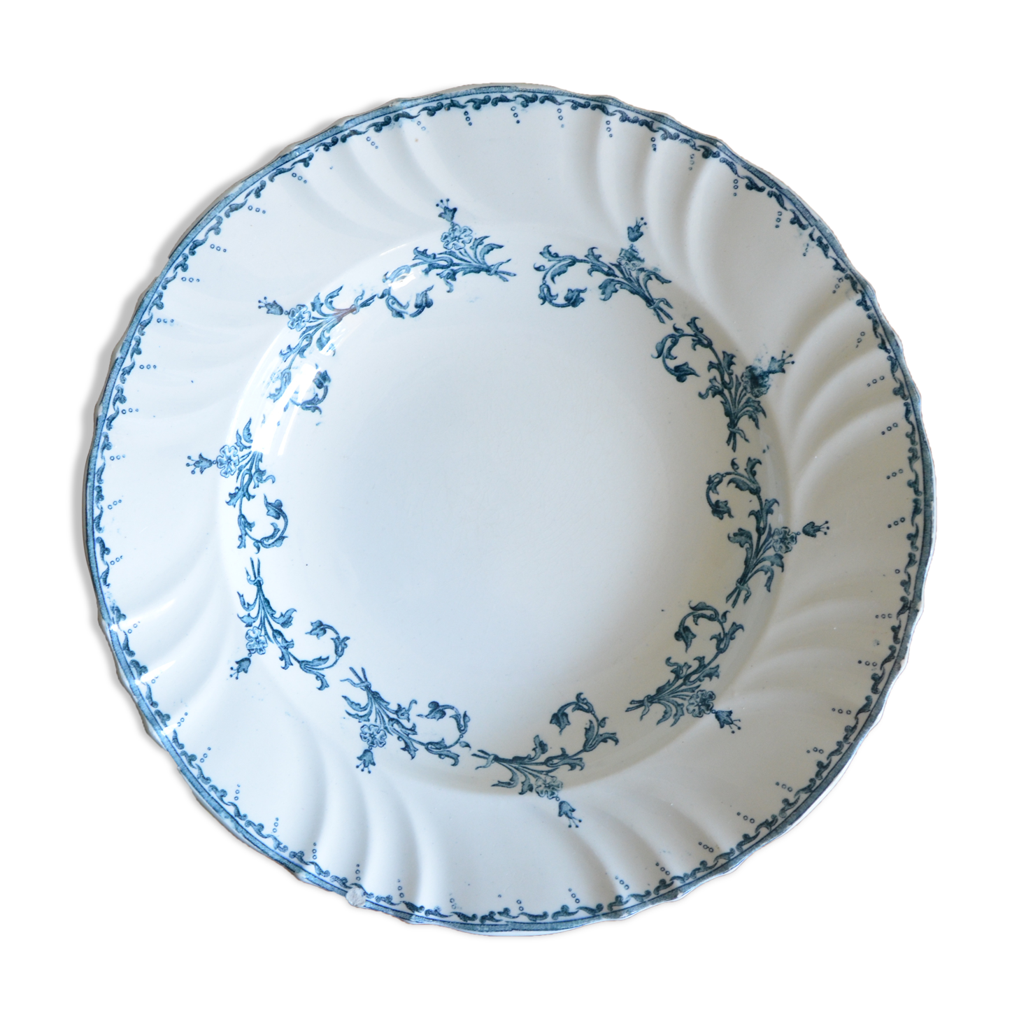 Chantilly hollow dish from the Longwy factory