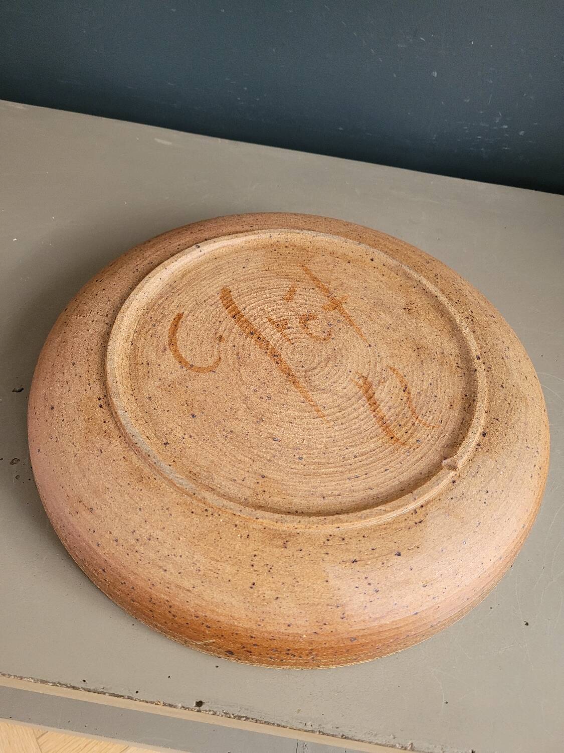 Round pyrite stoneware dish