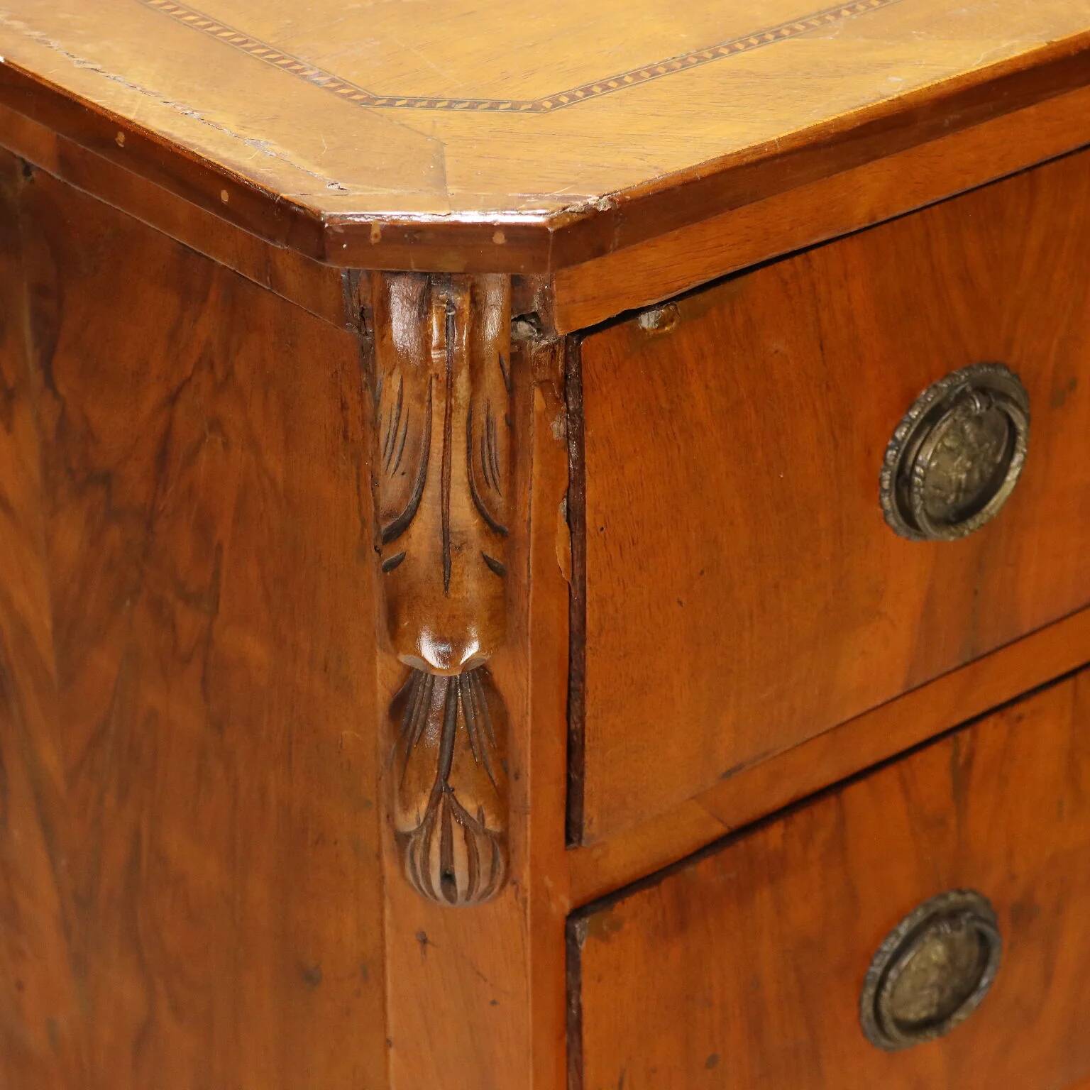 Walnut commode with central marquetry - Early 20th century