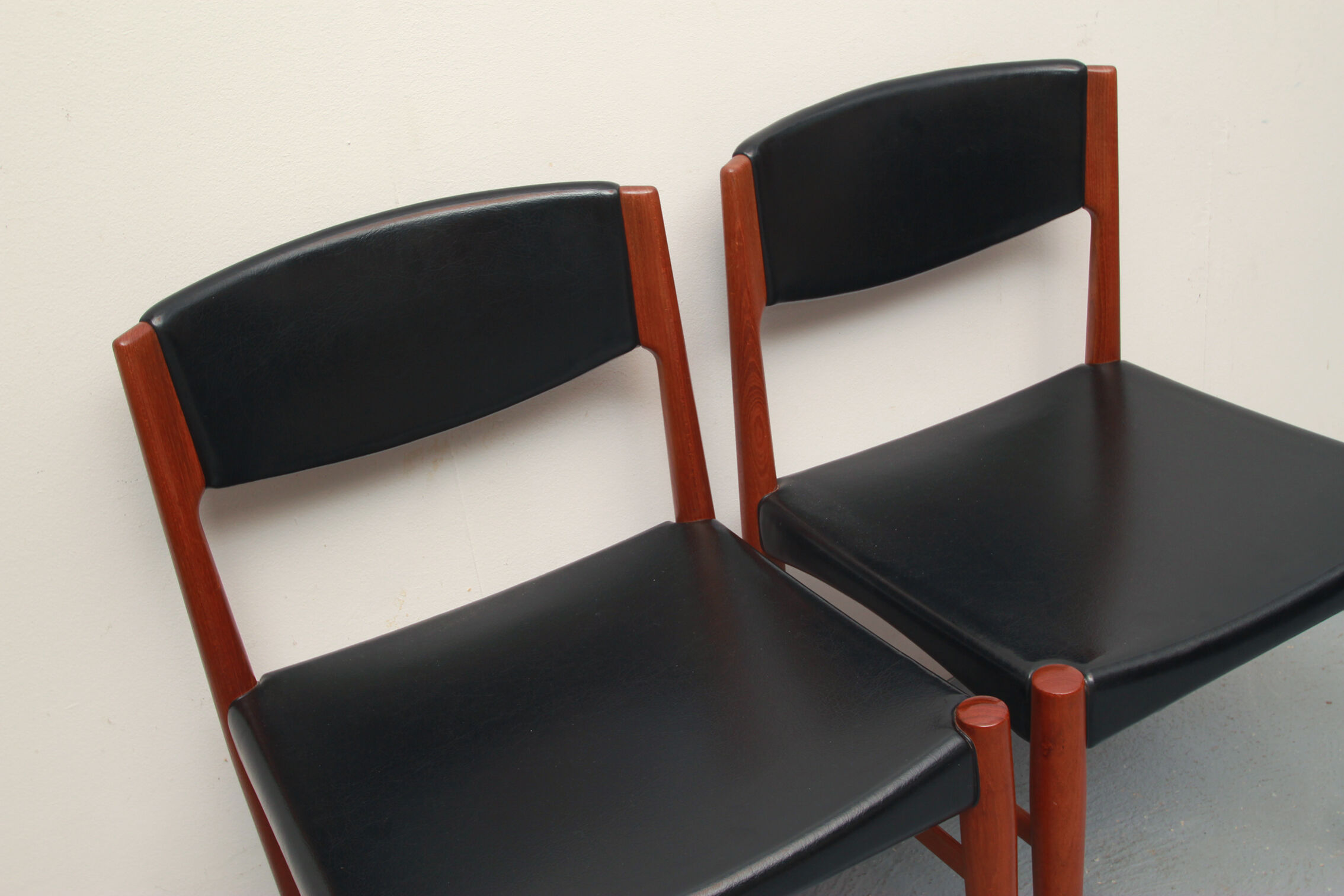 Set of 4 danish dining chairs in teak