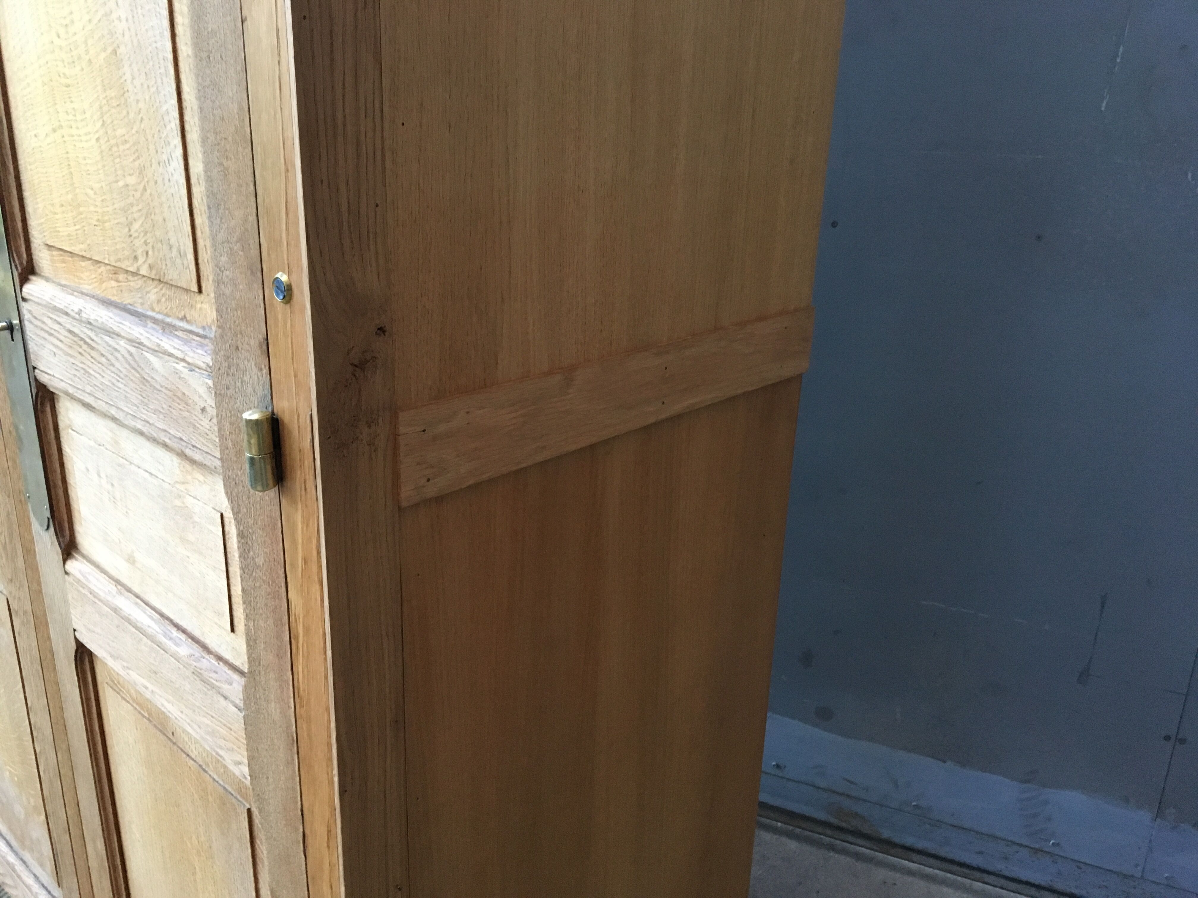 Former wardrobe of the Bank of France in light oak, 2 doors, years 30