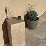 Column side table in travertine