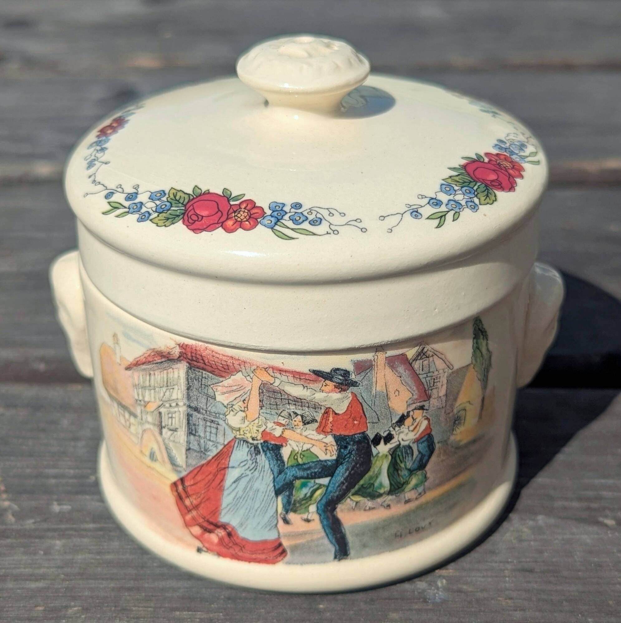 Ceramic bonbonnière Sarregemines Obernai, France Porcelain box