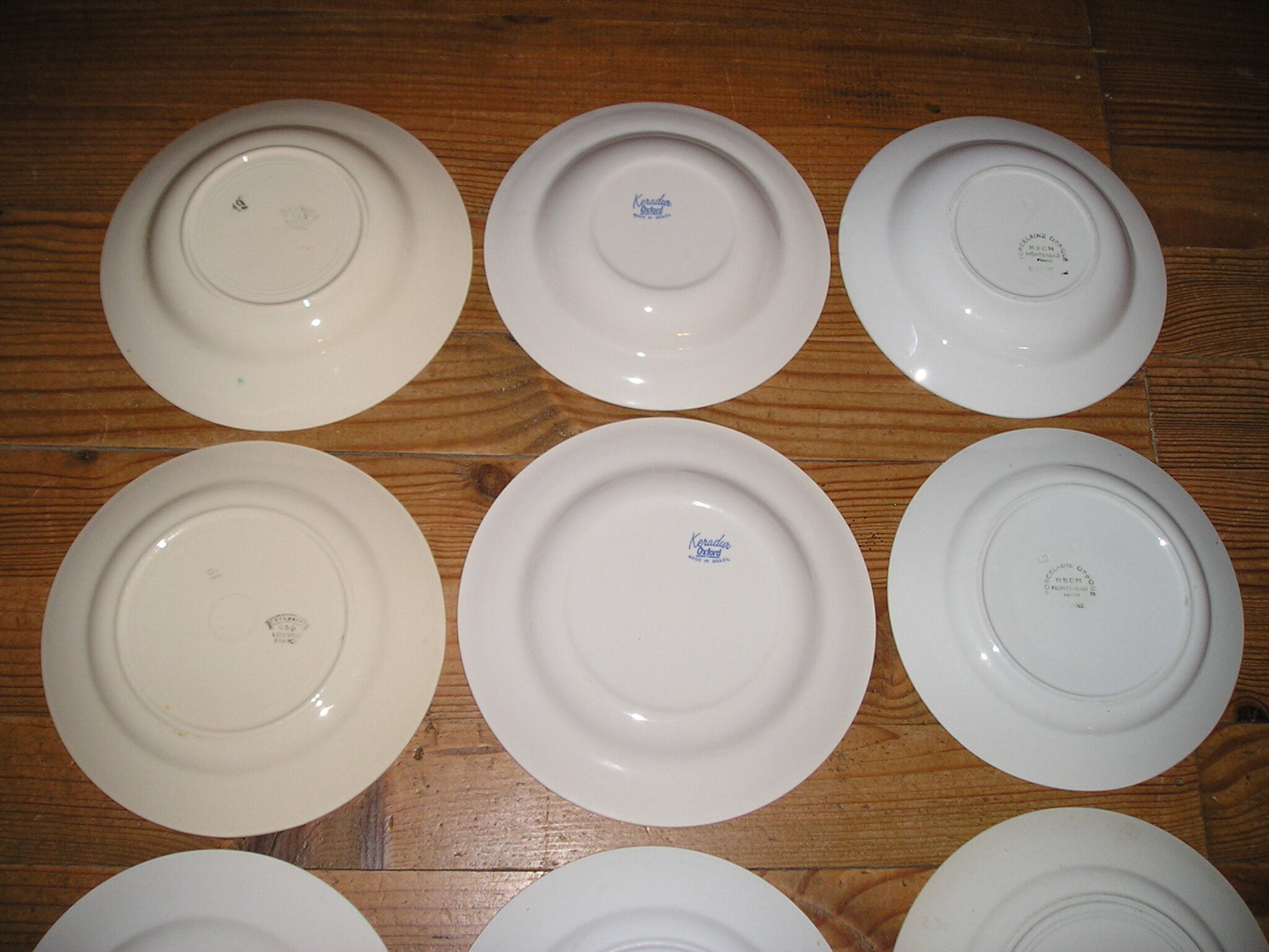 Mismatched crockery service for 6 people