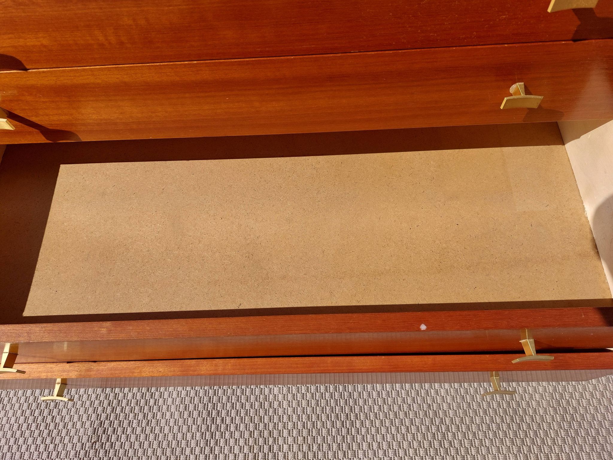 Scandinavian style commode