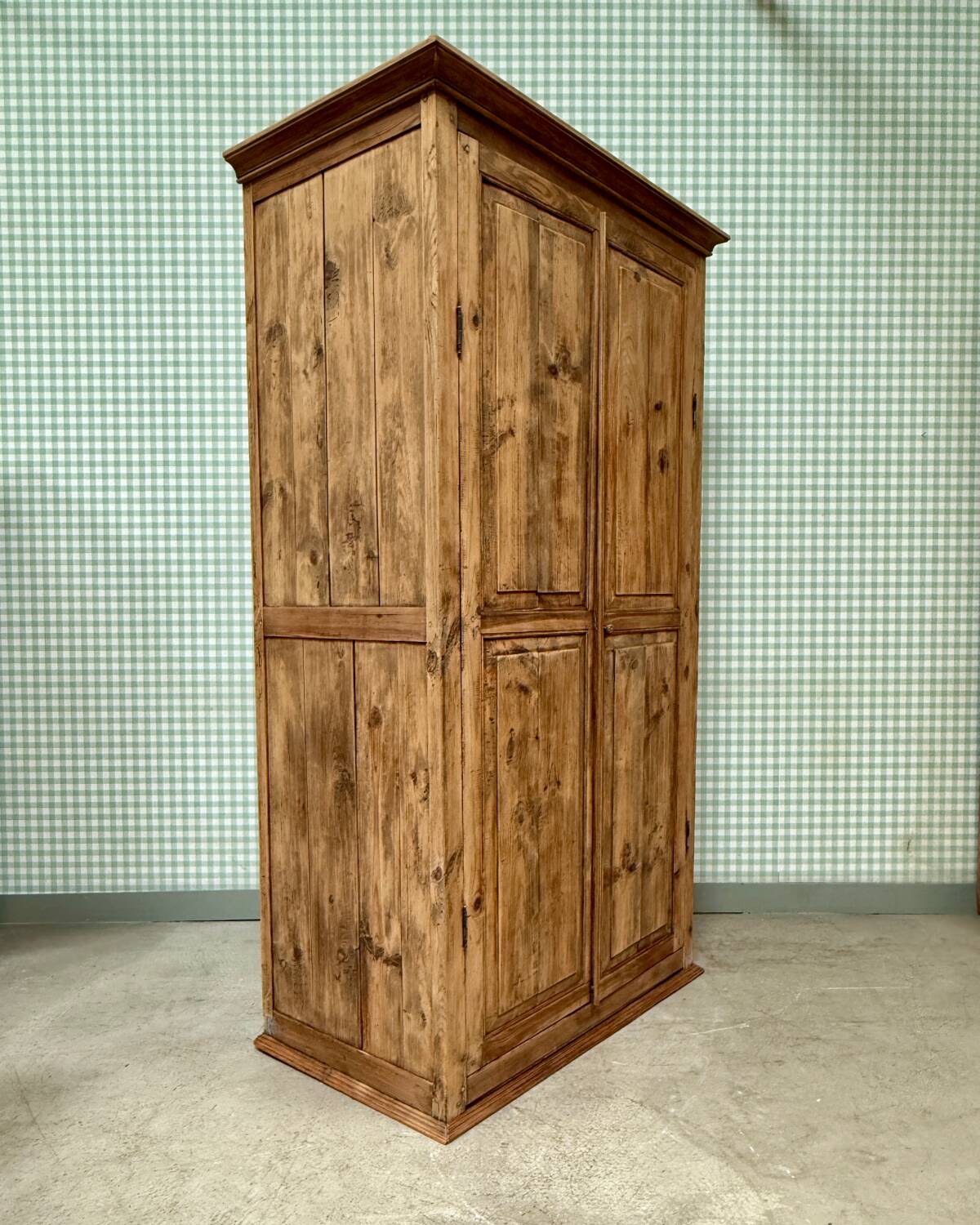 Large Parisian wardrobe with hanging space (renovated)