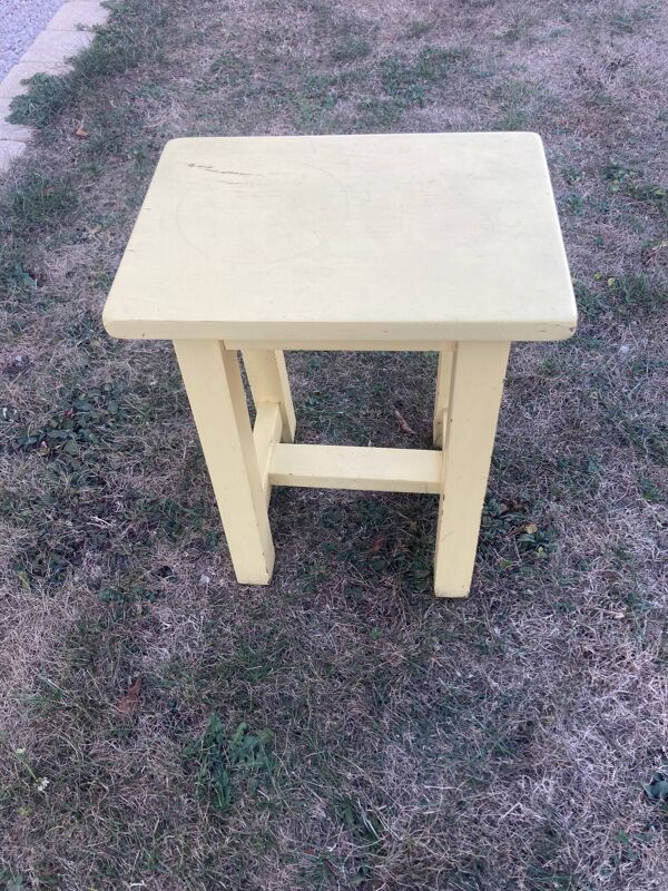 4 chaises bistrot peintes en jaune