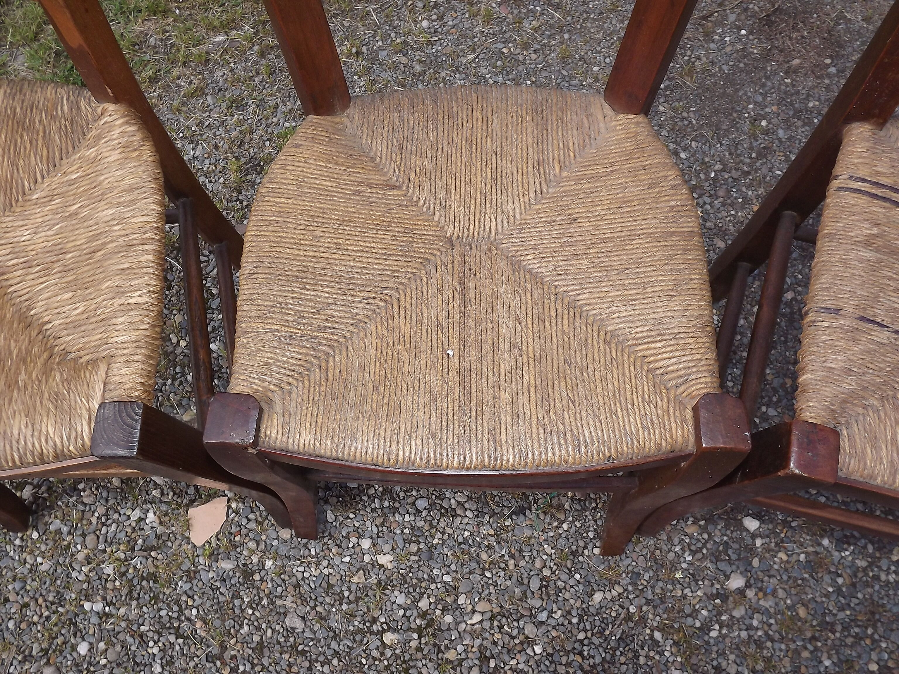 4 old mulched chairs