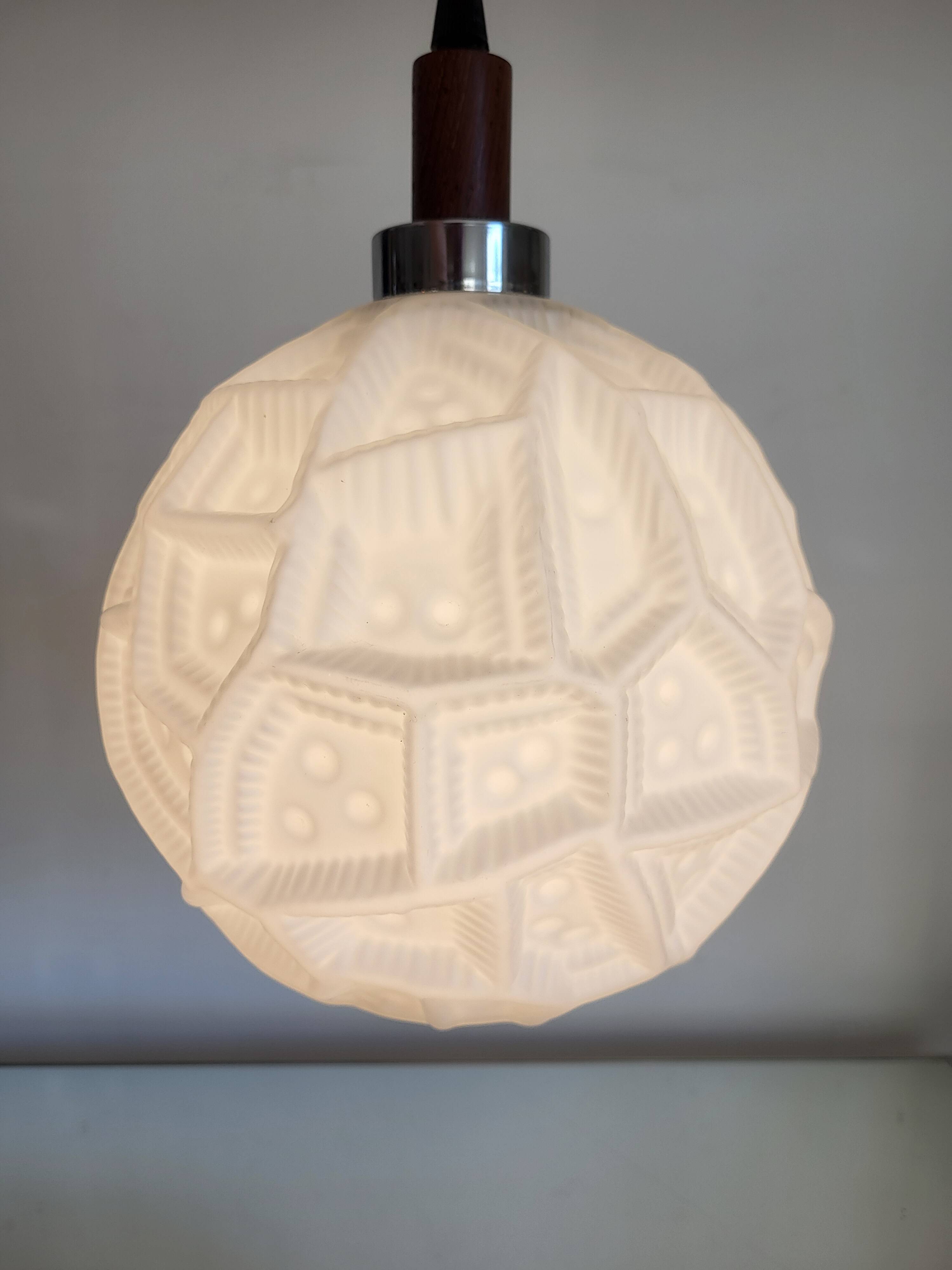 Lampe à suspension vintage, vermoedelijk Peill & Putzler, verre opalin avec relief