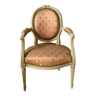 Old medallion armchair