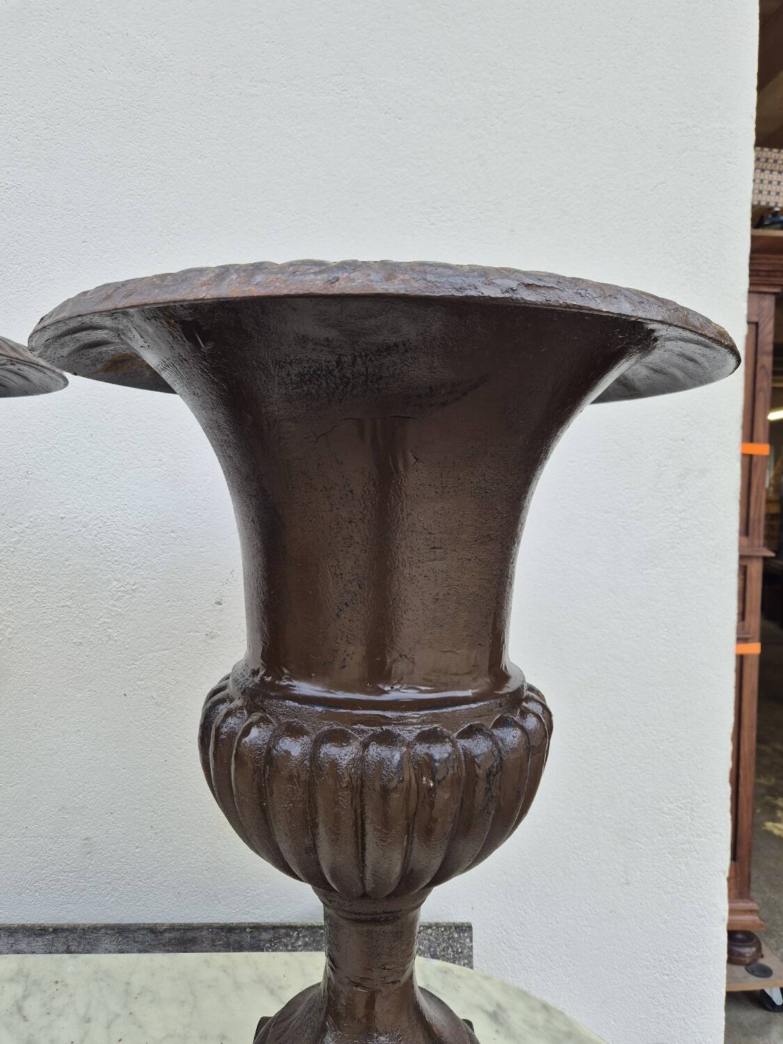 Pair of Medici cast iron vases from a bourgeois house - H73cm