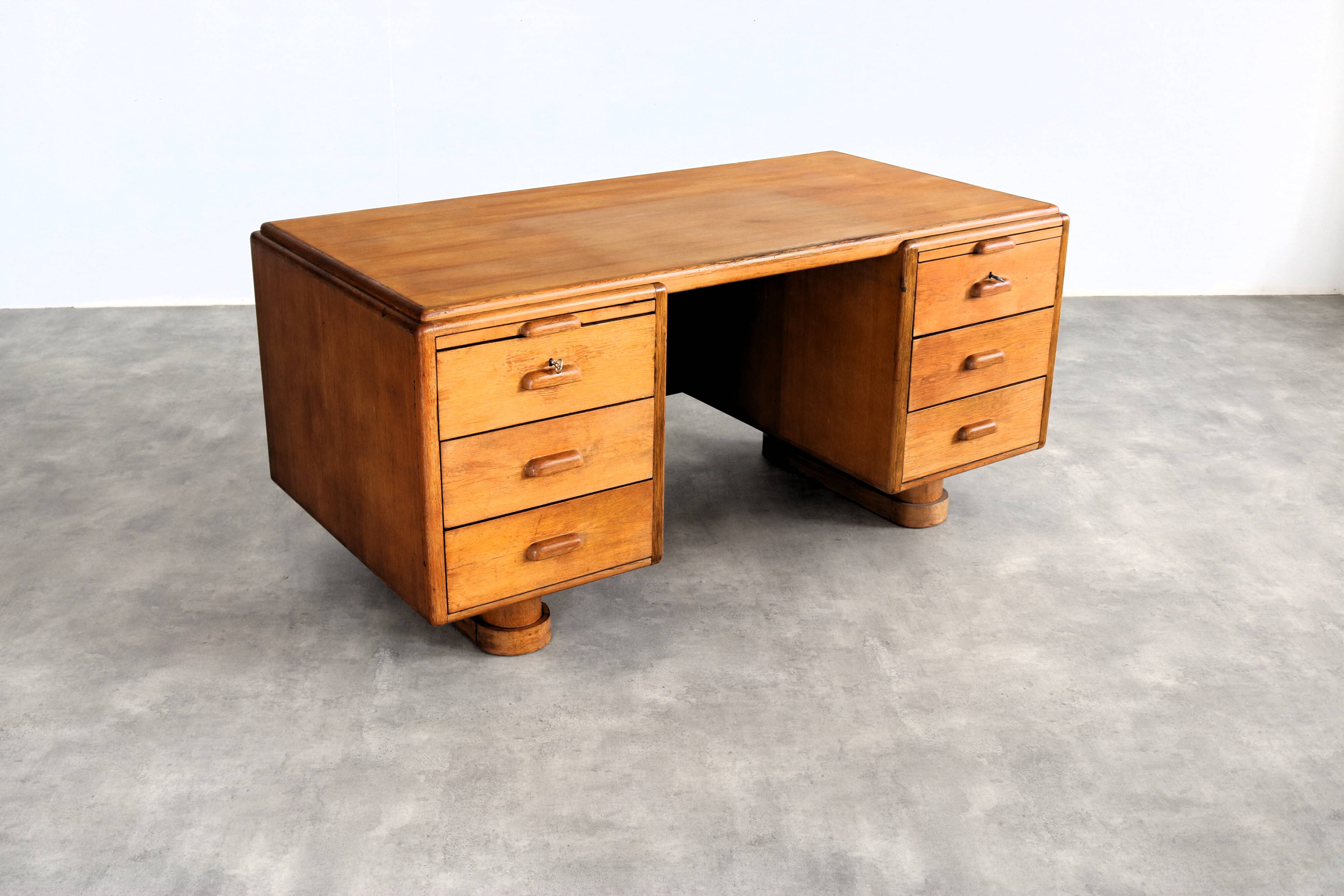 Art deco desk