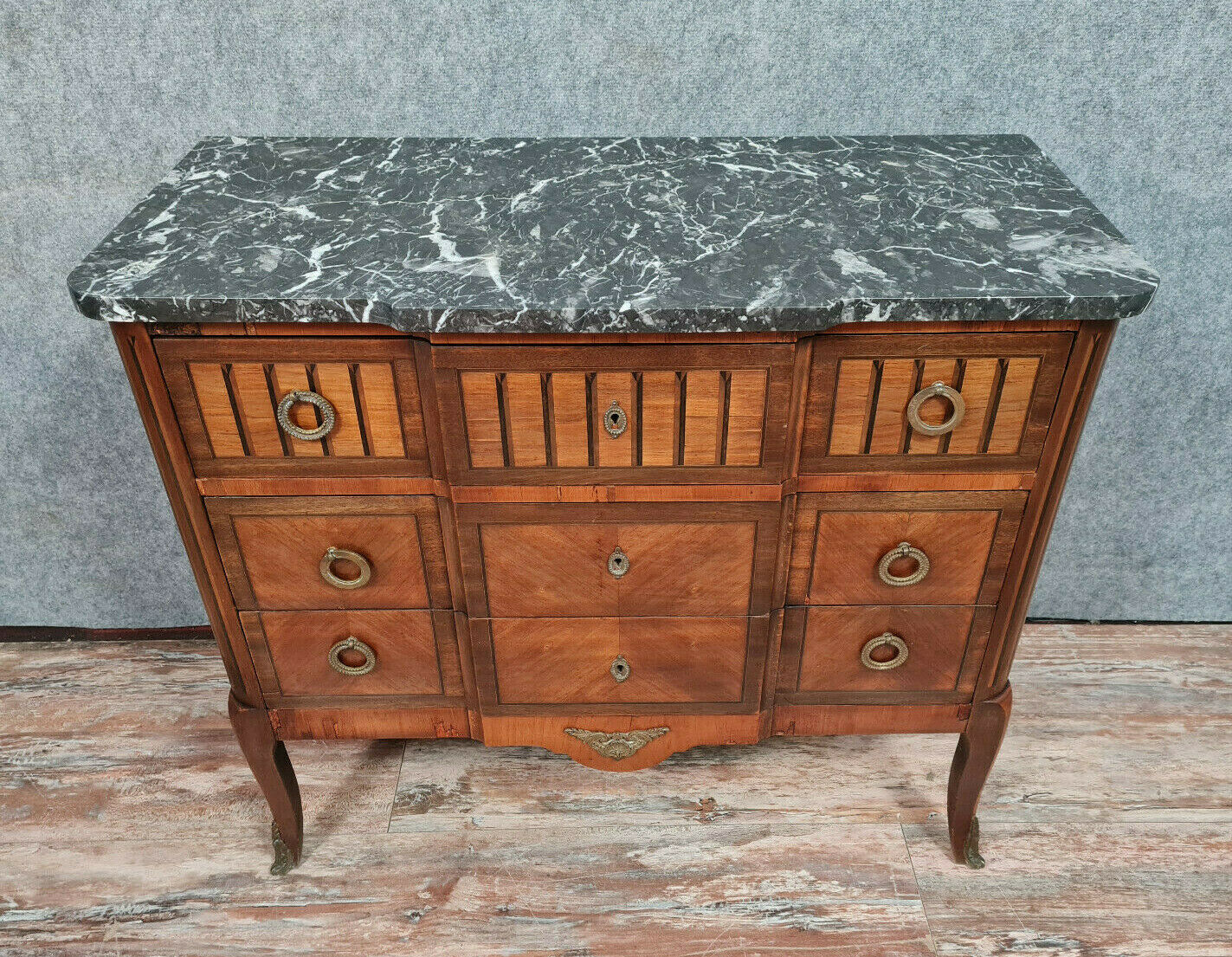 Commodity Transition of Lady to jump in noble wood marquetry around 1850