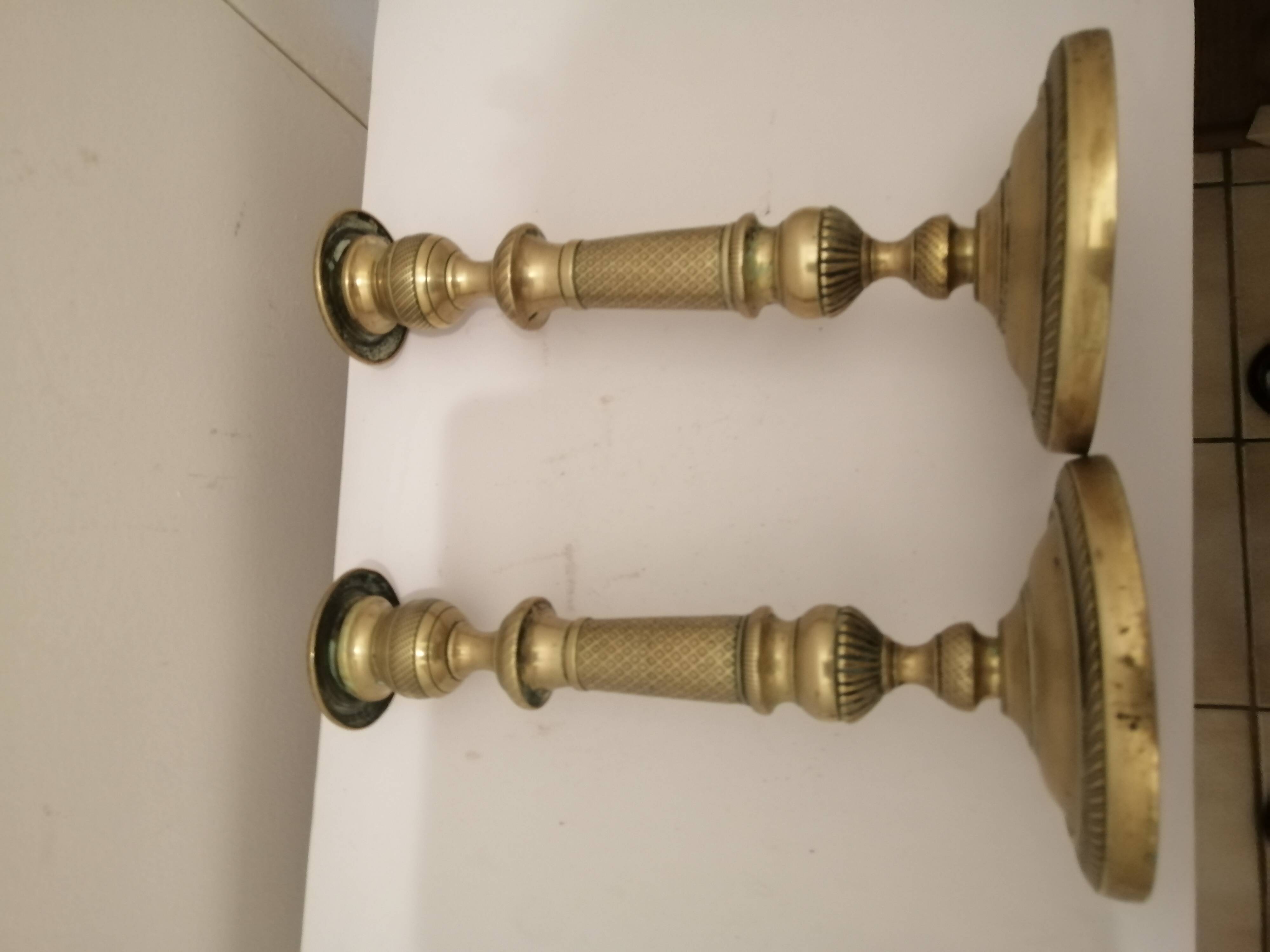 Deux  bougeoirs en cuivre vintage
