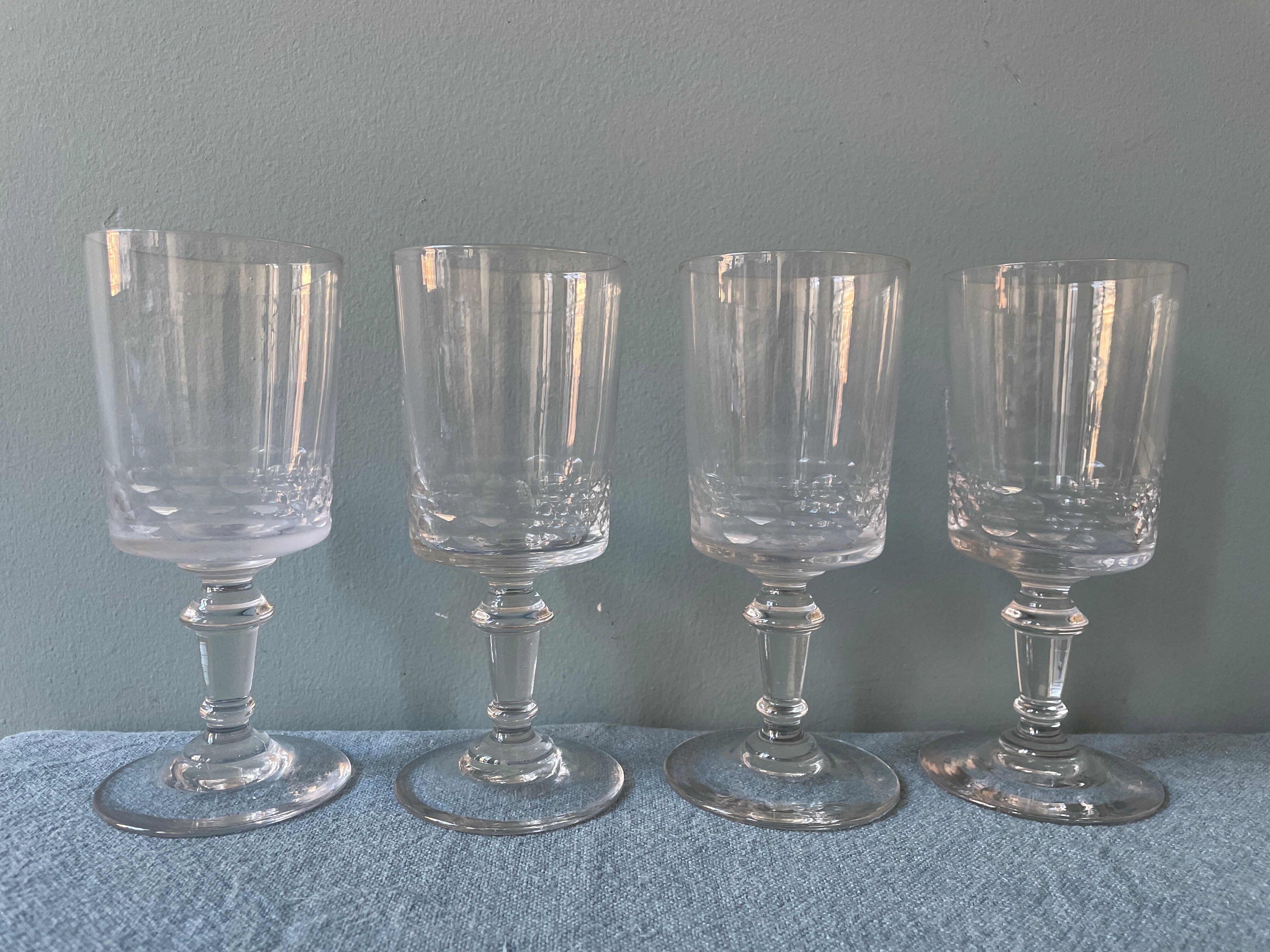 Lot de 4 verres à pieds anciens