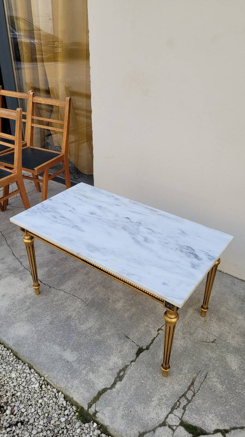 Table basse style Louis XVI en marbre et bois doré