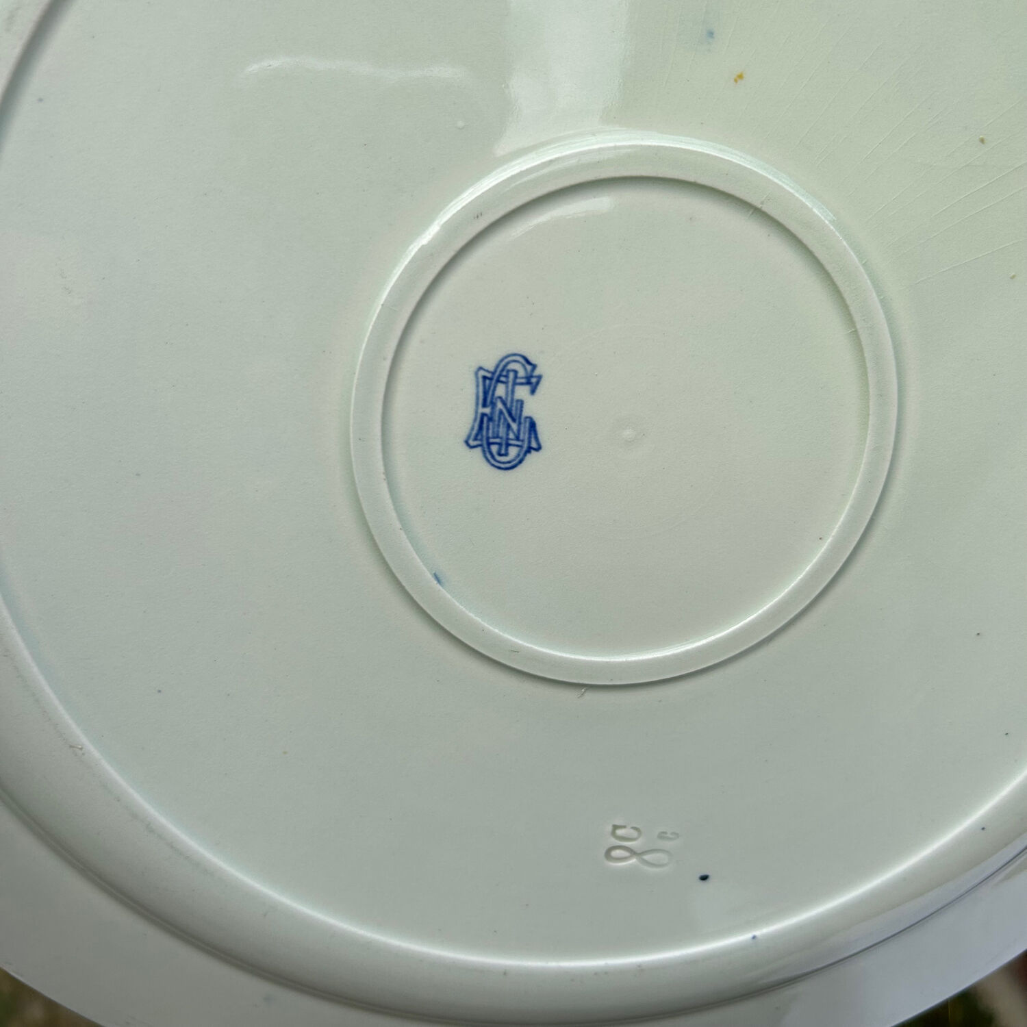 Large round dish Coat of arms Gien