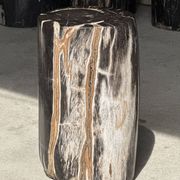 Black petrified wood side table with white and beige stripes H40 D23 - 3