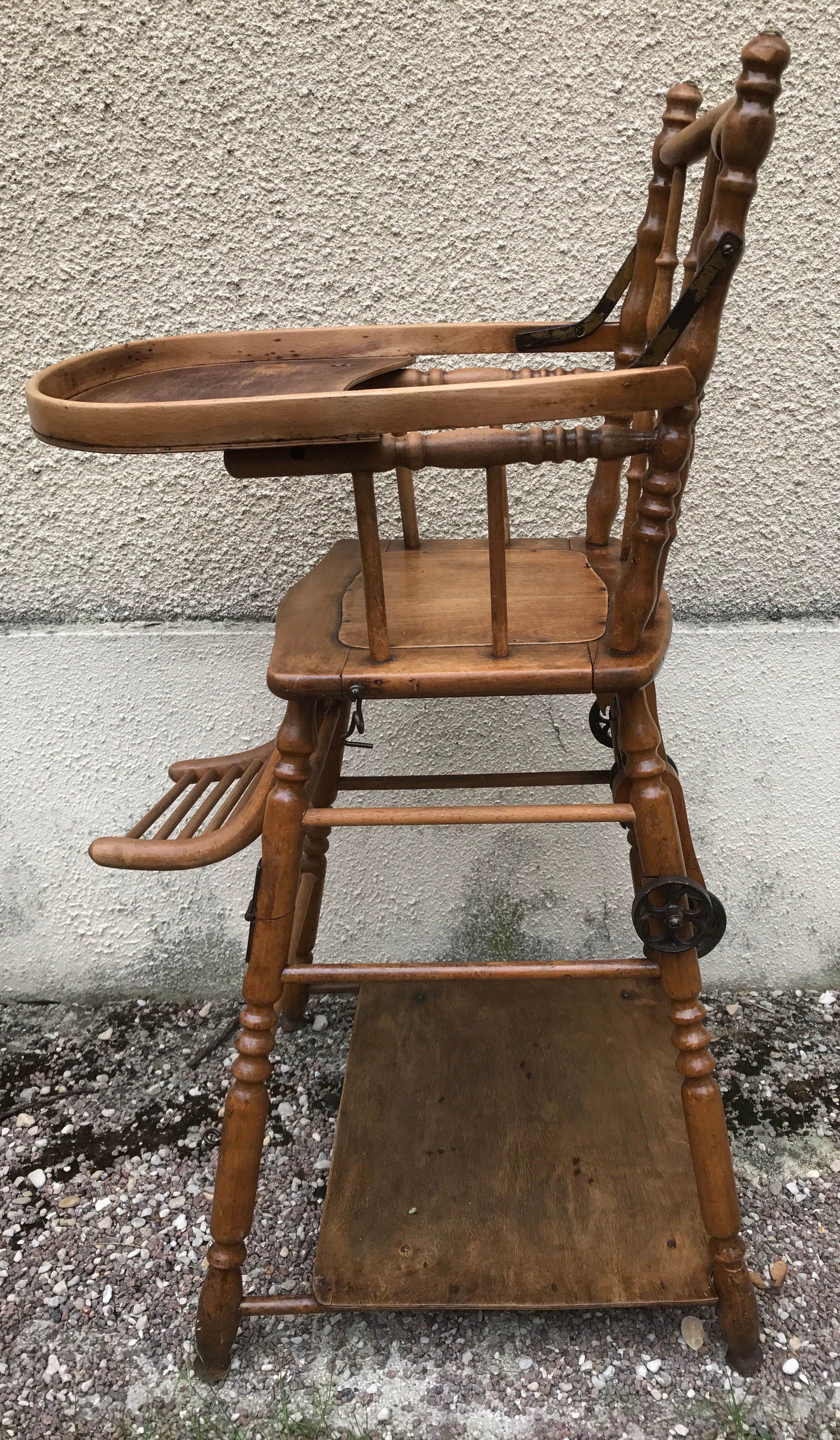 Chaise haute bébé Baumann ancienne bois transformable en petit bureau