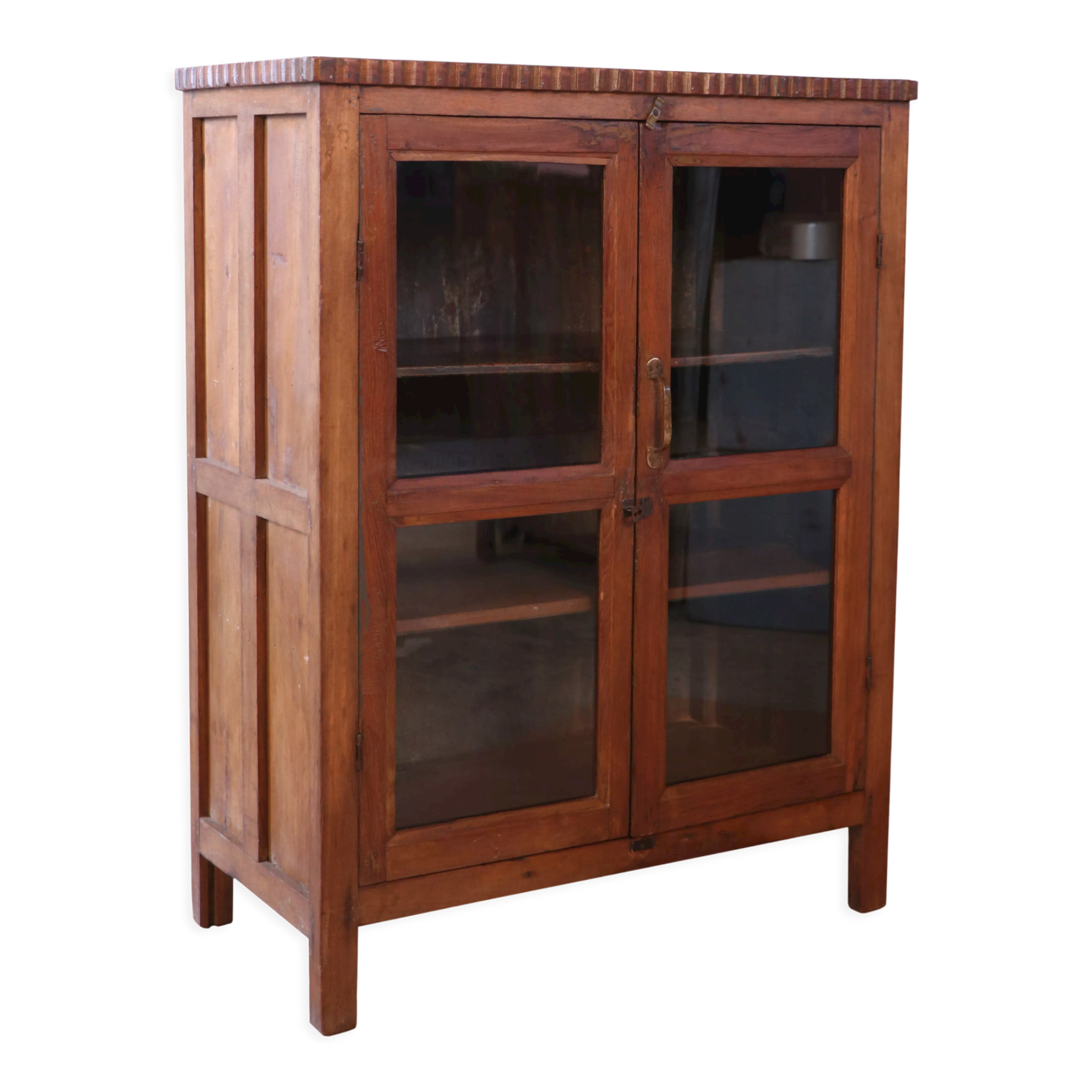 Ancien cabinet vitré en teck birman