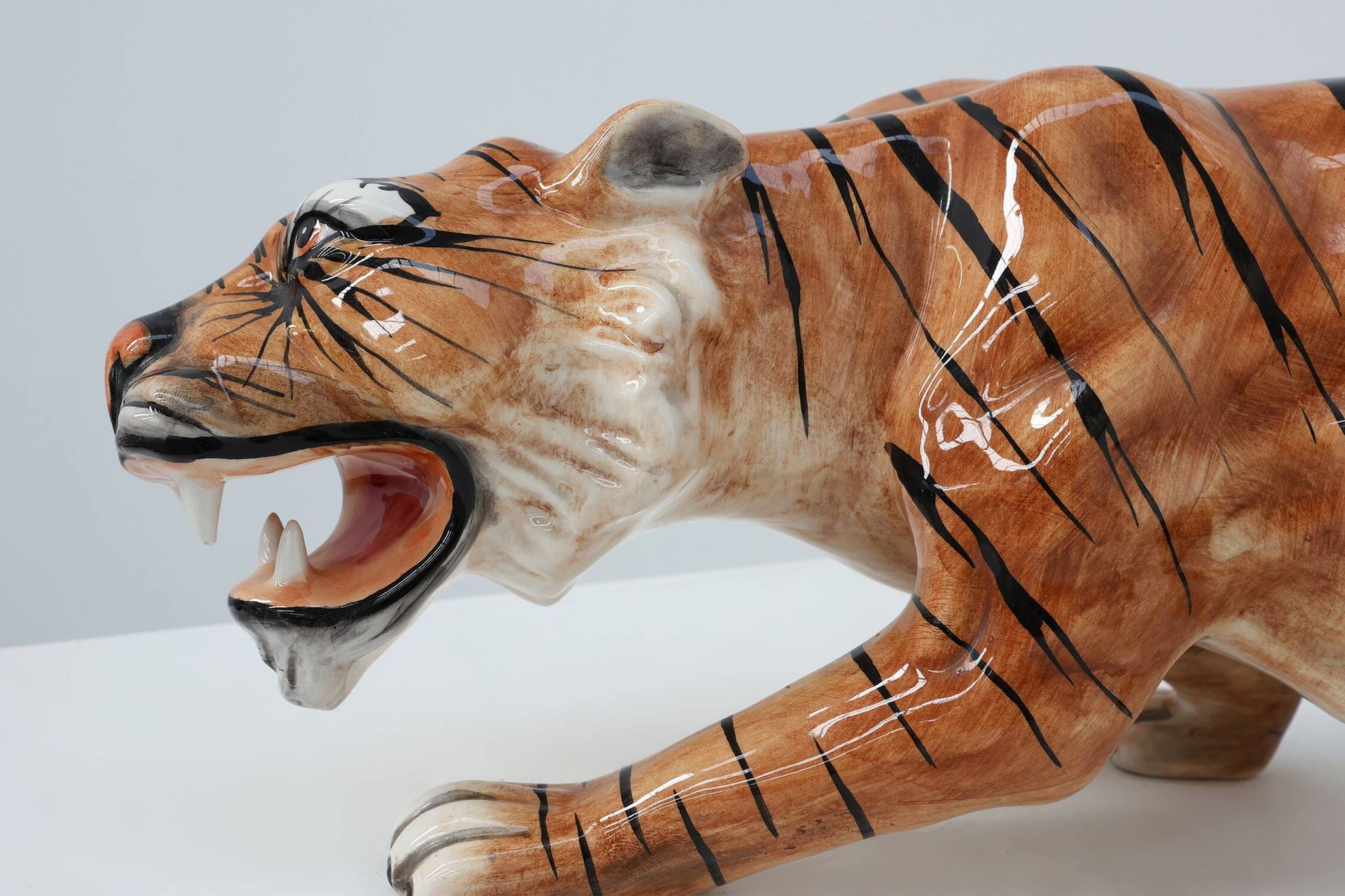 Italian Hollywood Regency Ceramic handpainted Tiger Sculpture, ca. 1950