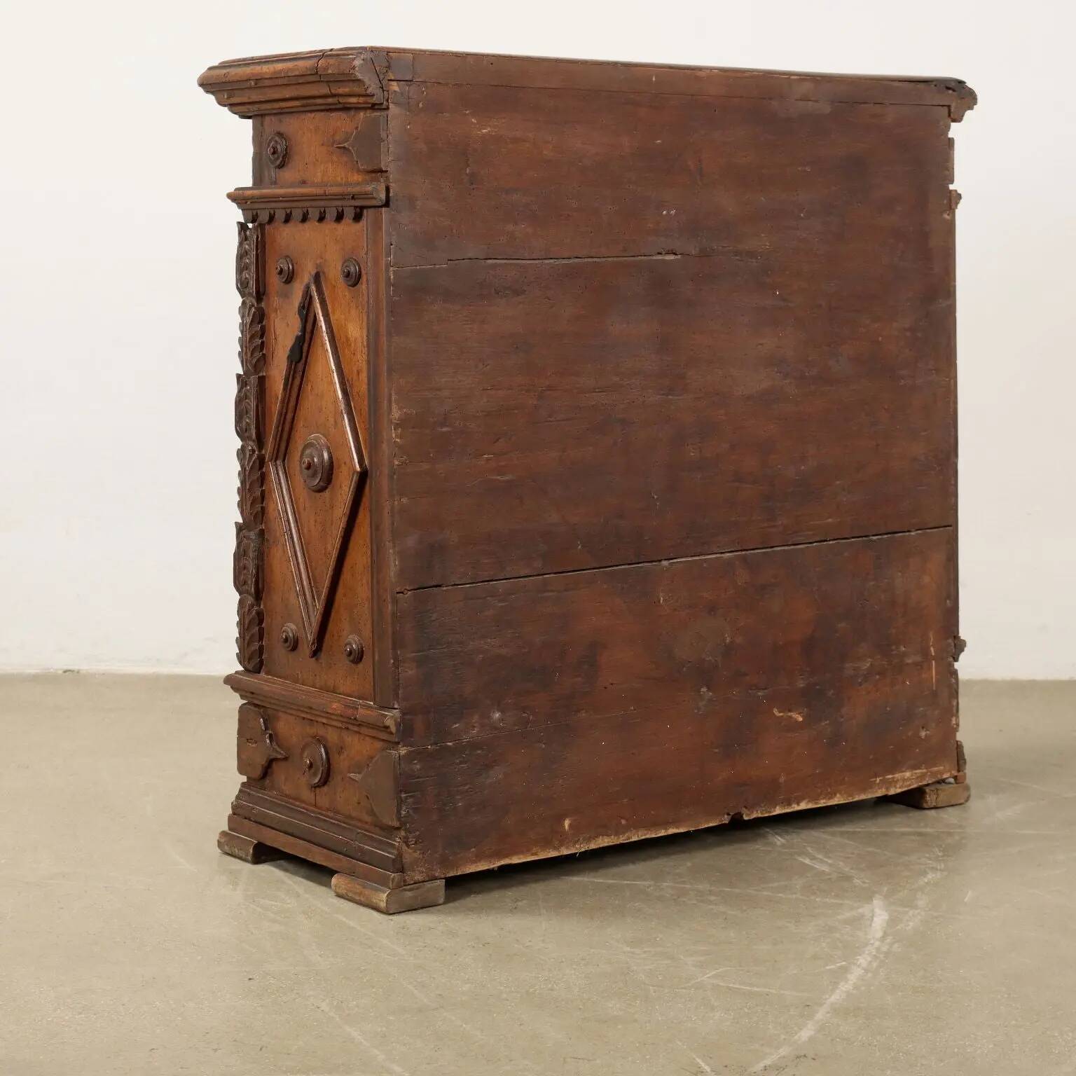 Ancient baroque chest in walnut and chestnut, Italy, 18th century
