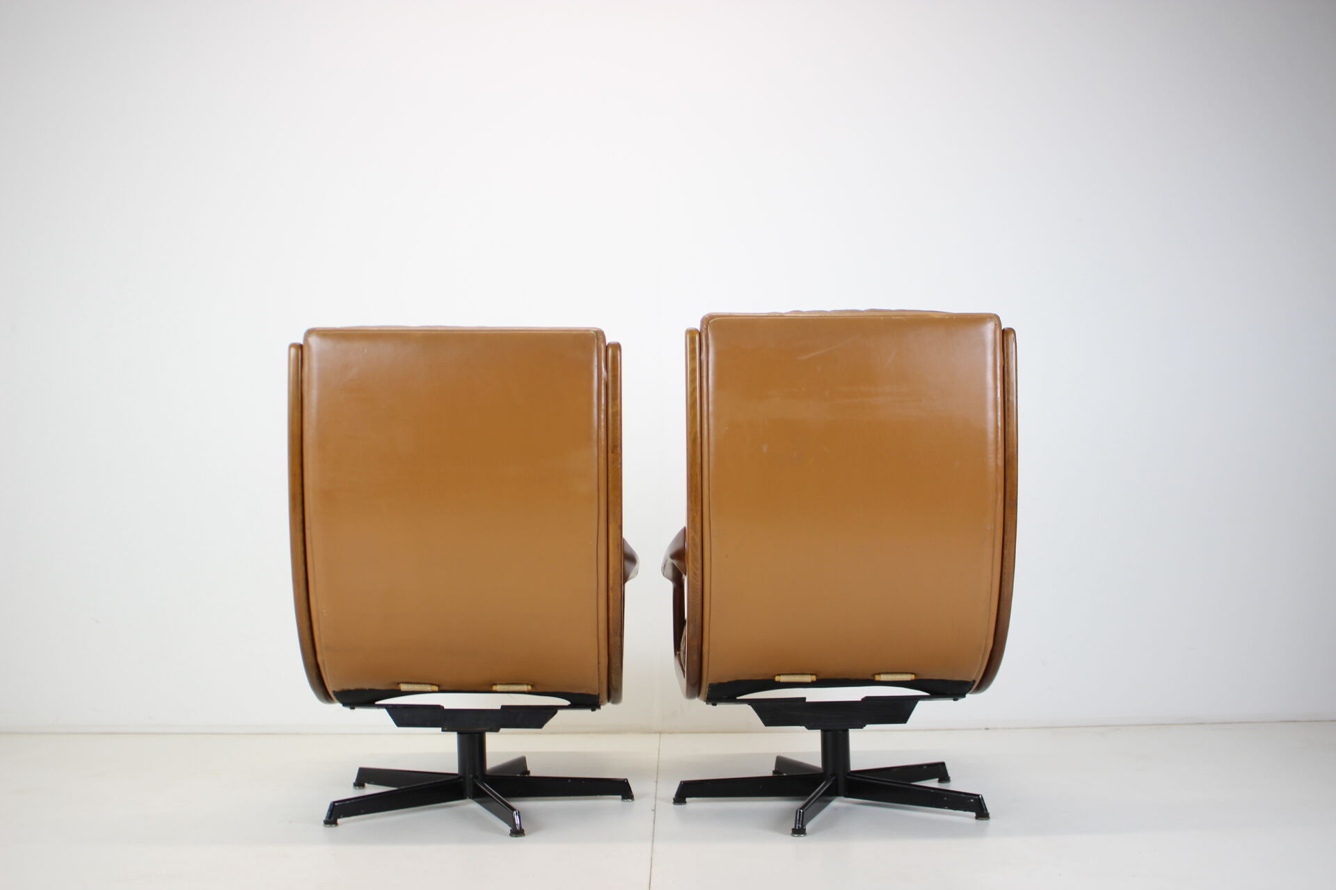 Eugen Schmidt set of 2 leather armchairs for Soloform