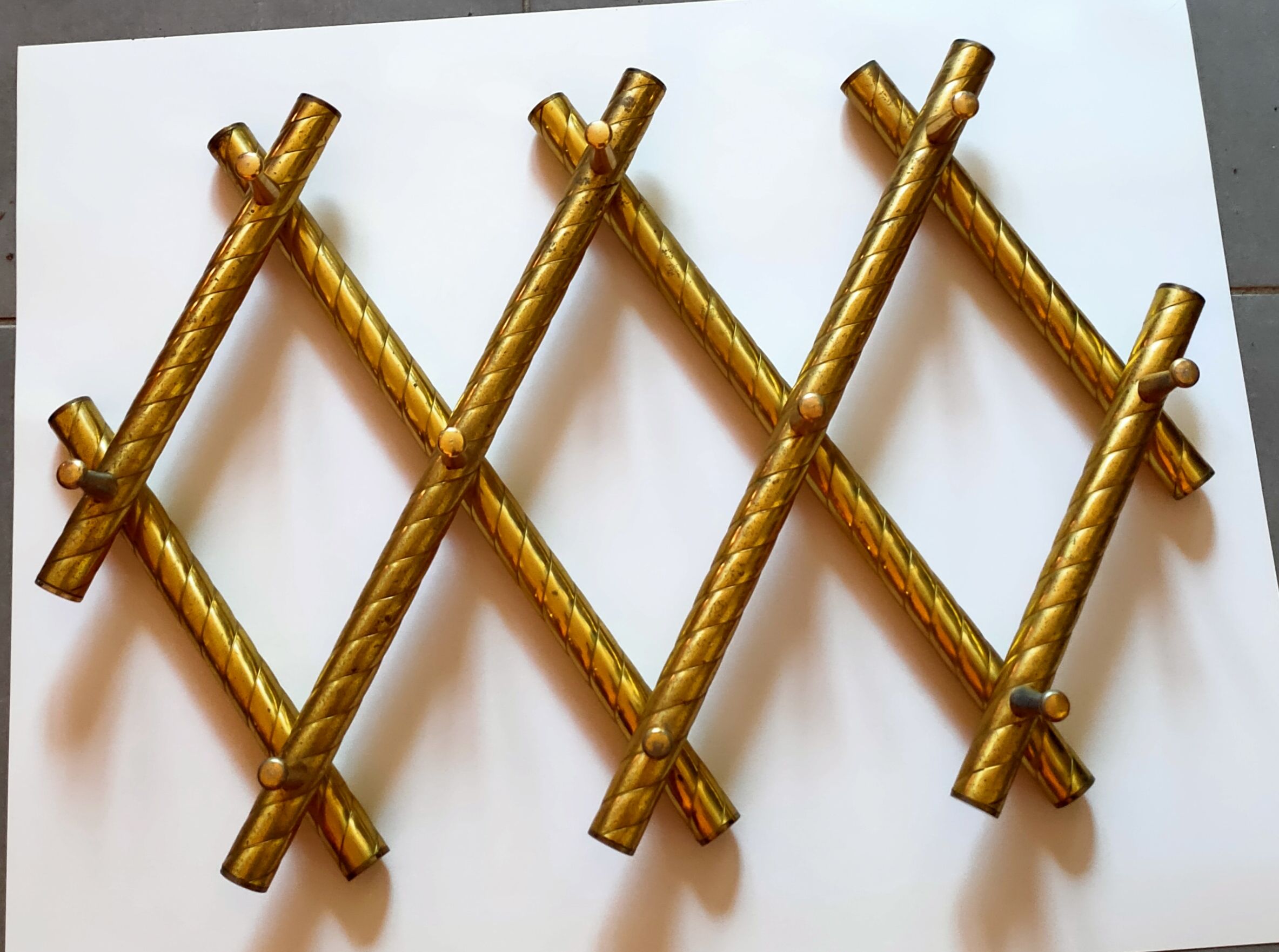 Wall coat rack in gilded metal