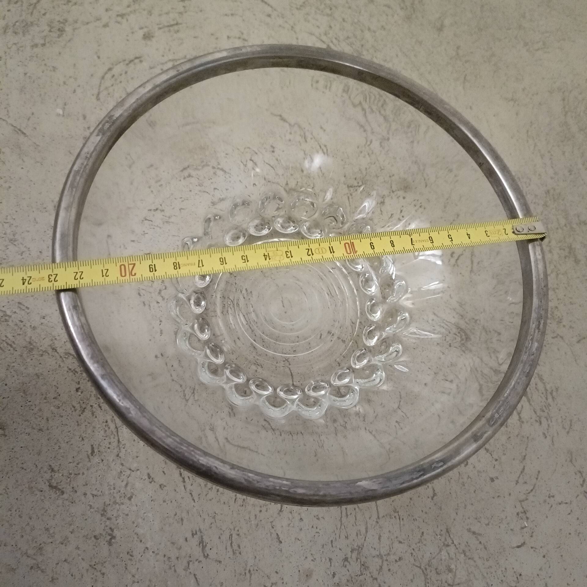 Crystal bowl with a rim