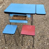 Formica table and 2 stools