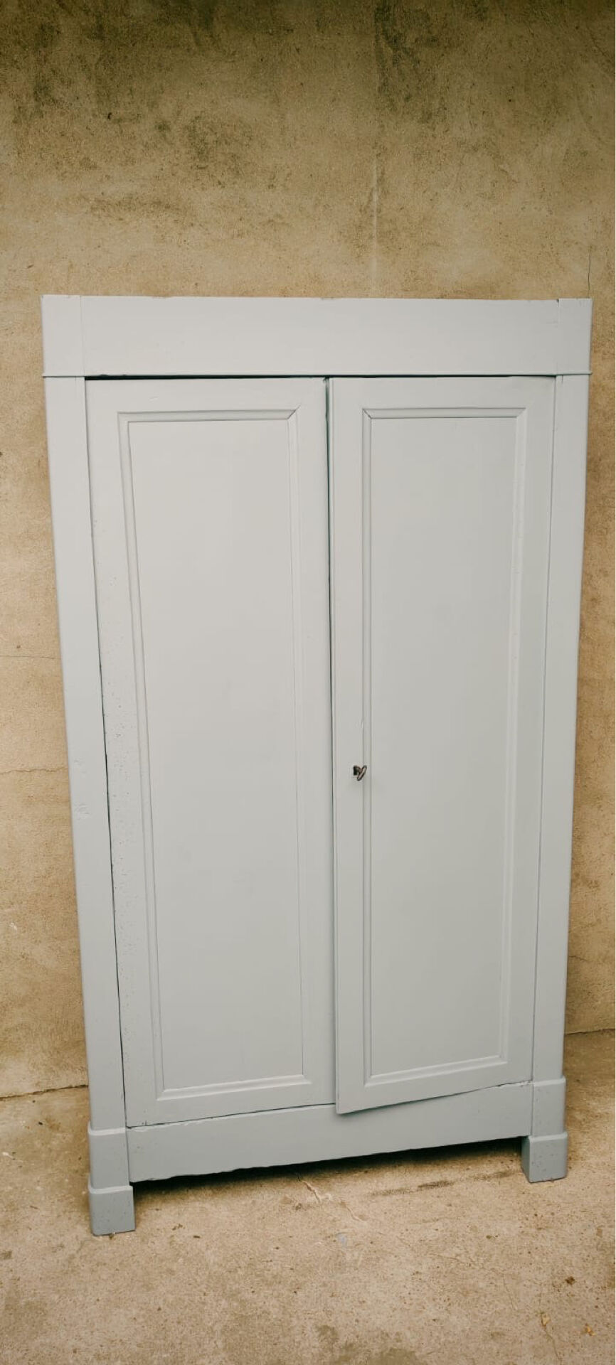 Armoire parisienne bleu ciel