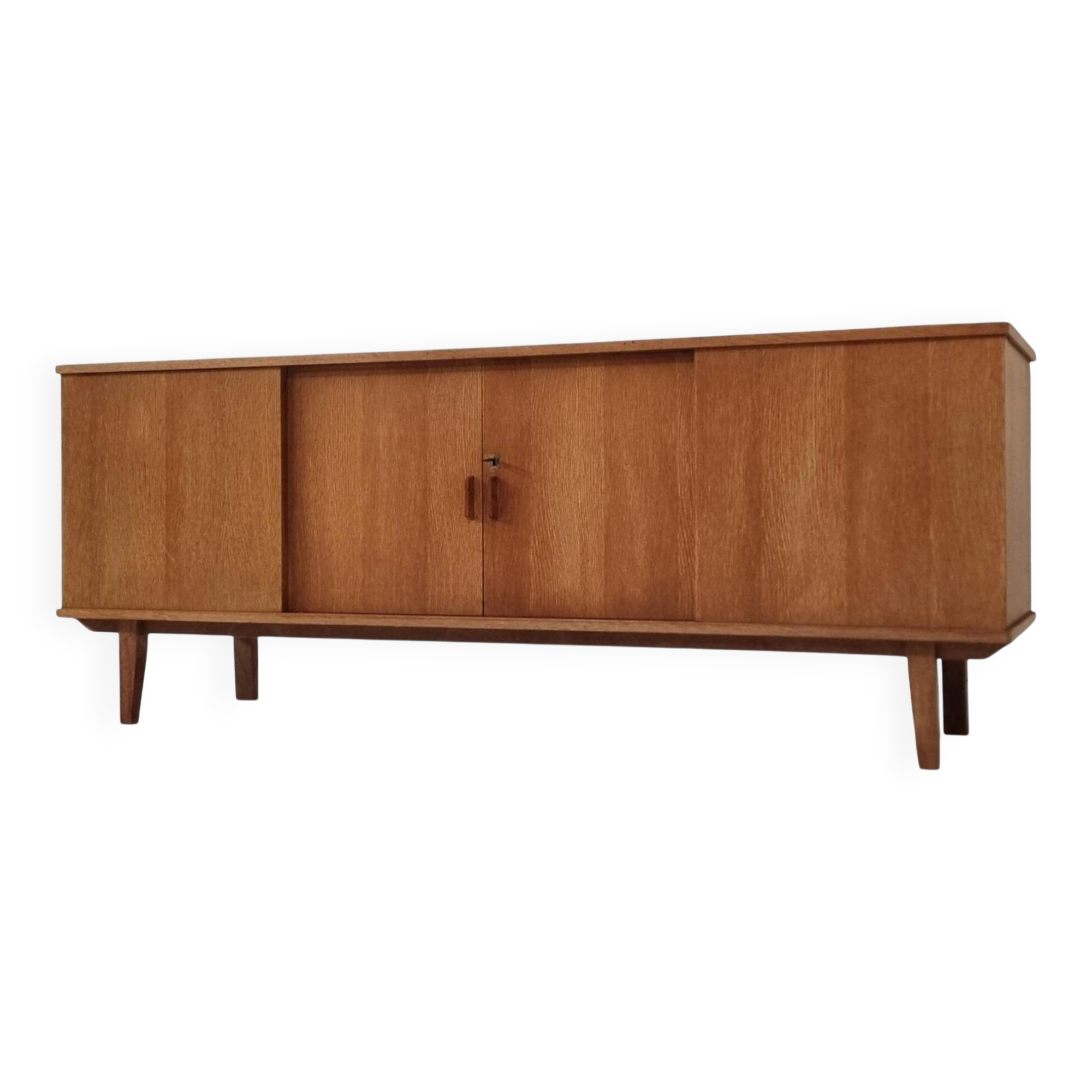 Buffet du milieu du siècle