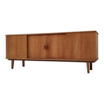 Buffet du milieu du siècle