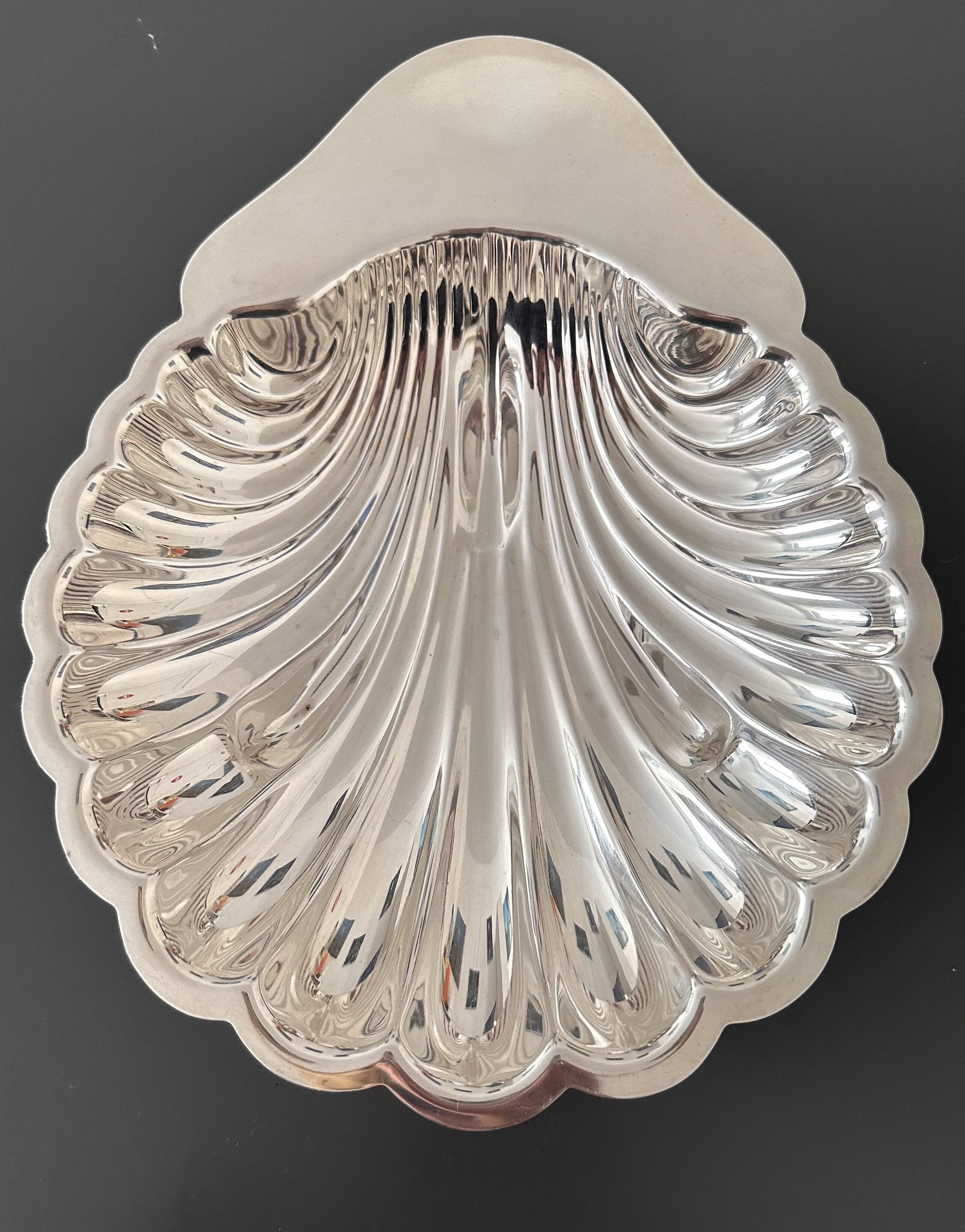 Large shell dish in silver metal Christofle Fleuron