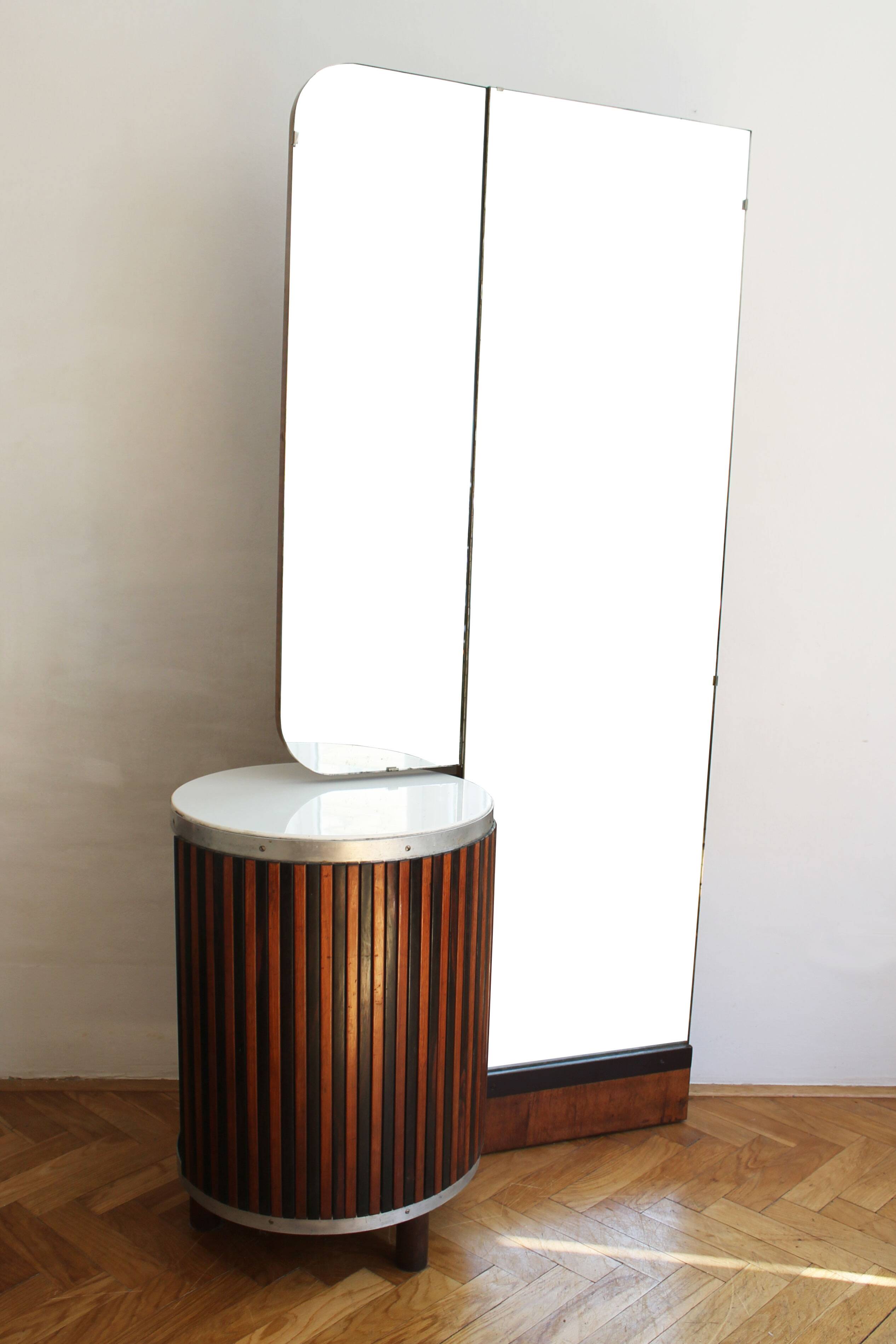 Coiffeuse des années 1930 par UP Brno
