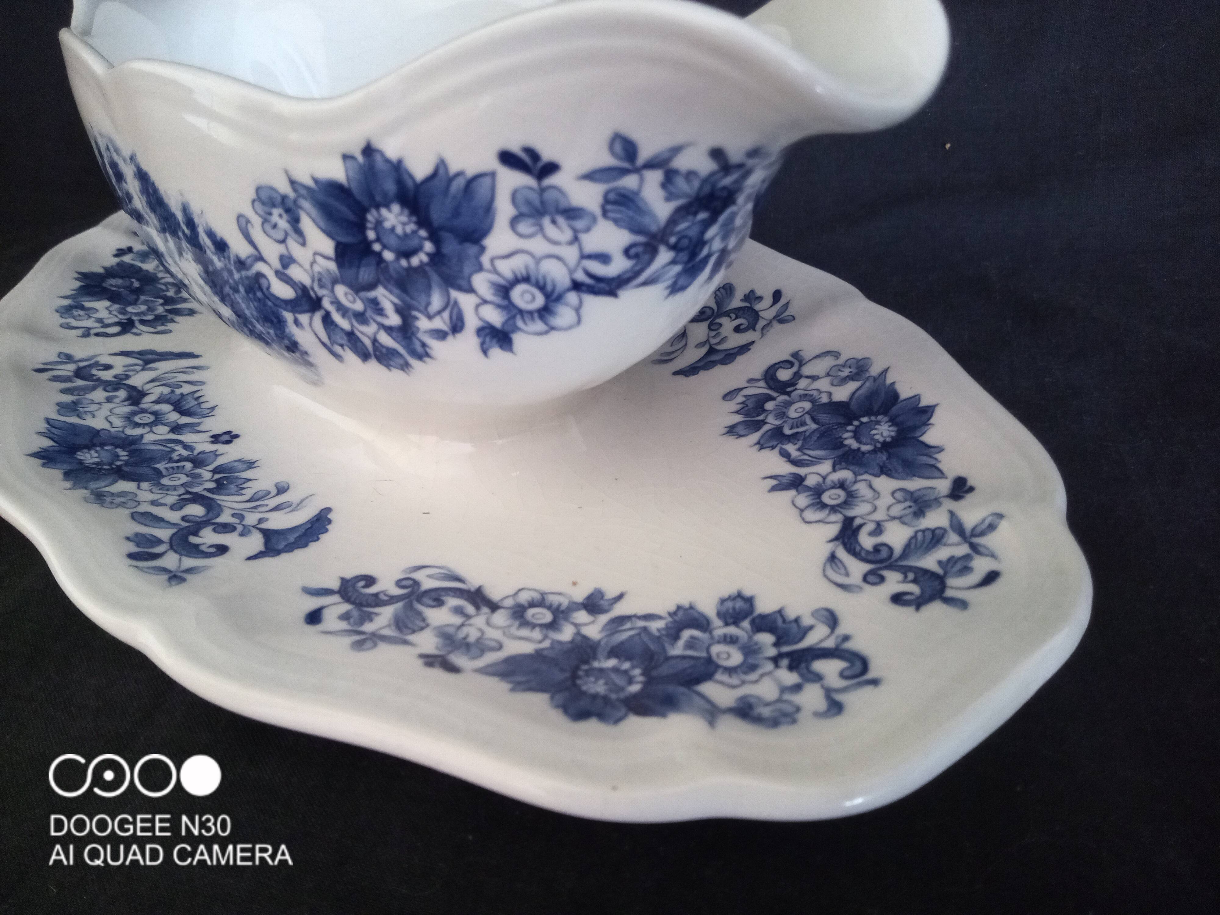 Set of a gravy boat and 2 Sarreguemines ceramic ravines, Derby model