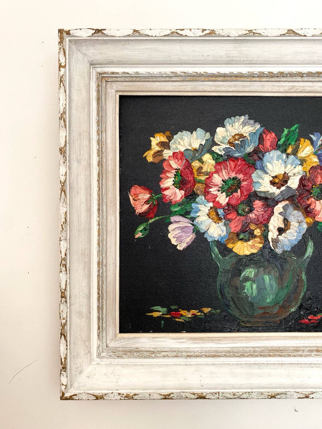Old oil on canvas depicting a bouquet of flowers