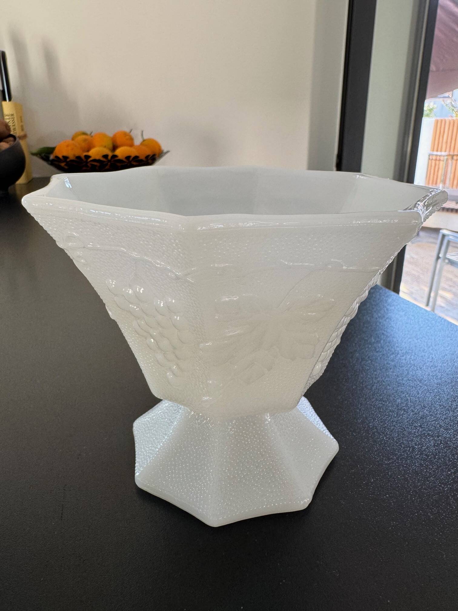 2 Opalines / Milk glass bowls