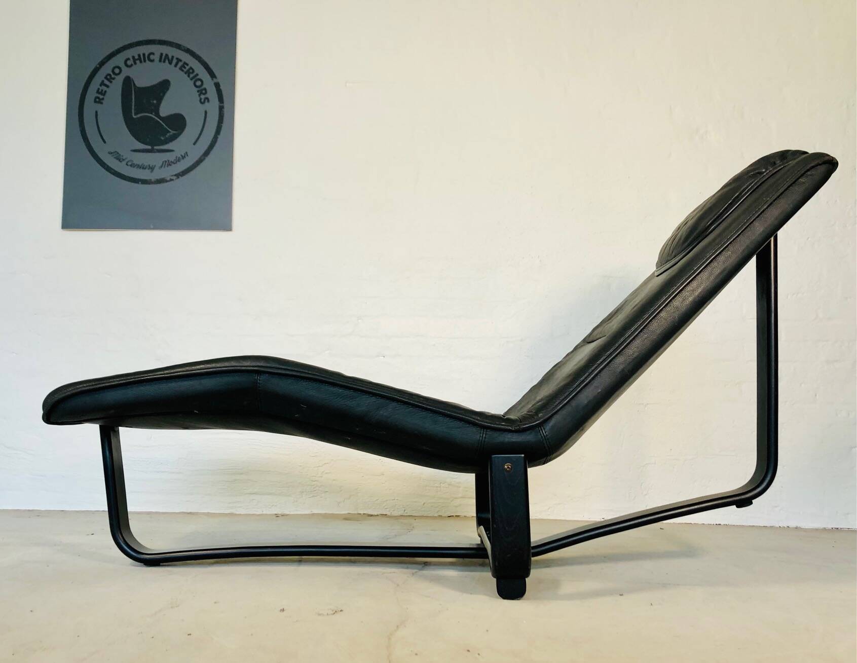 VINTAGE MID-CENTURY BLACK LEATHER CHAISE LOUNGE BY INGMAR RELLING