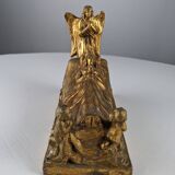 Sculpture Reine et Anges en terre cuite dorée