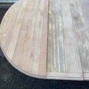 Table à manger ronde extensible Louis Philippe à volets rénovée avec 4 rall