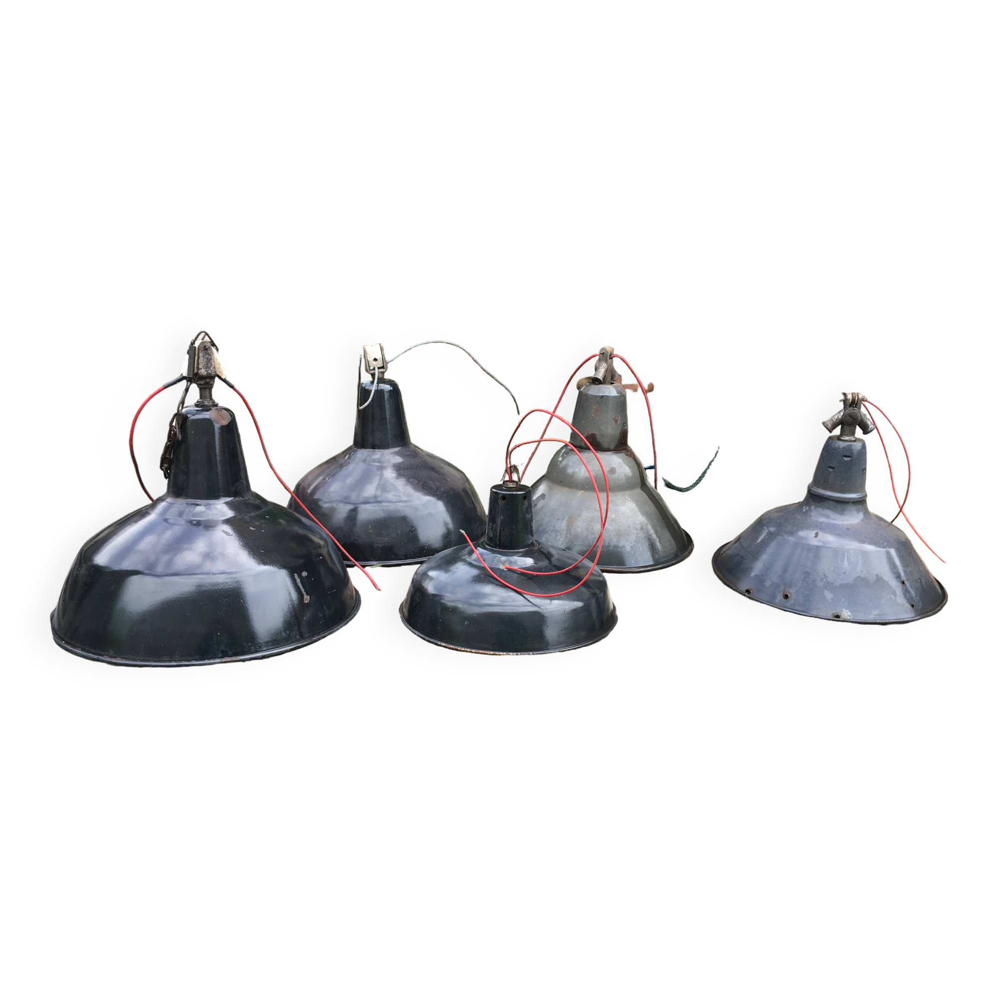 Set of 5 black industrial lamps from the 70s in their patina different formats