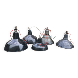 Set of 5 black industrial lamps from the 70s in their patina different formats